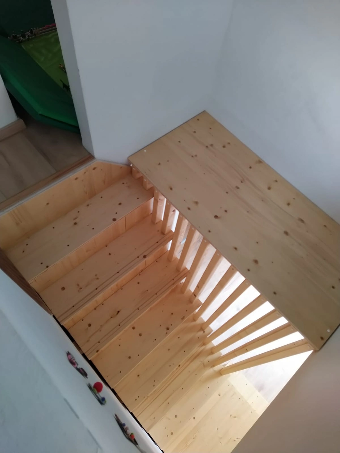 Wetter-Gebäudeschutz, Terrassenbau, Sanierungen, Außenanlagen, Gartengestaltung, Rückbau & Neugestaltung, Zaunbau Lärche, Einbauschrank, Hochbett, Handlauf, Dachsanierung, Baumspielhaus, Sebastian Kirsch, Handwerk