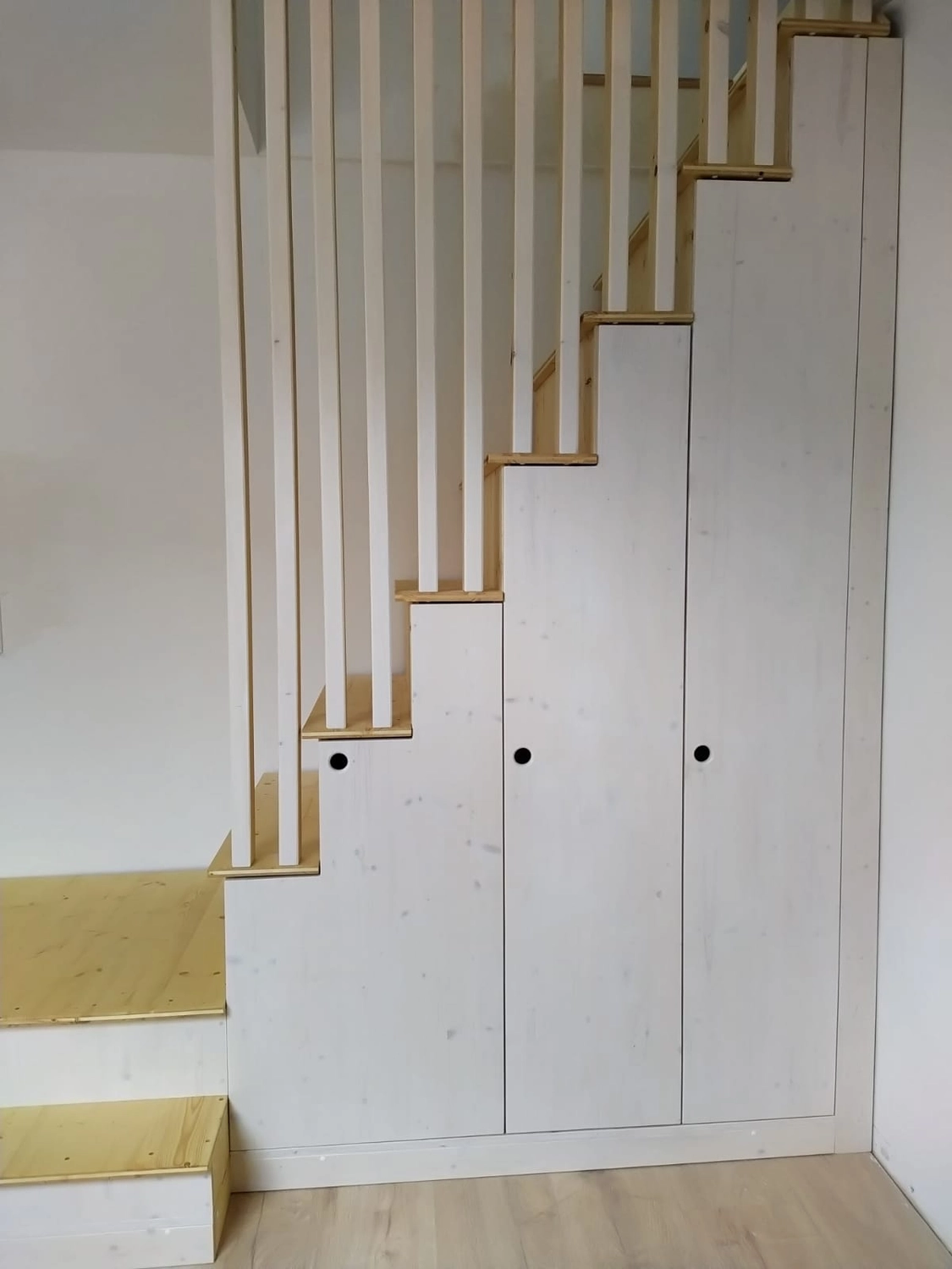 Wetter-Gebäudeschutz, Terrassenbau, Sanierungen, Außenanlagen, Gartengestaltung, Rückbau & Neugestaltung, Zaunbau Lärche, Einbauschrank, Hochbett, Handlauf, Dachsanierung, Baumspielhaus, Sebastian Kirsch, Handwerk