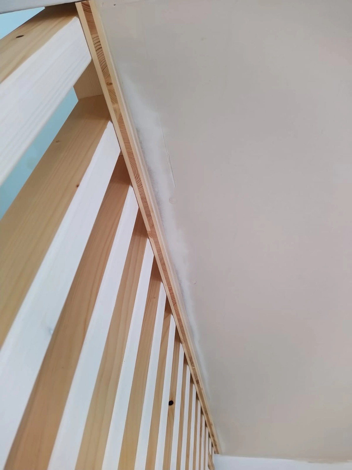 Wetter-Gebäudeschutz, Terrassenbau, Sanierungen, Außenanlagen, Gartengestaltung, Rückbau & Neugestaltung, Zaunbau Lärche, Einbauschrank, Hochbett, Handlauf, Dachsanierung, Baumspielhaus, Sebastian Kirsch, Handwerk