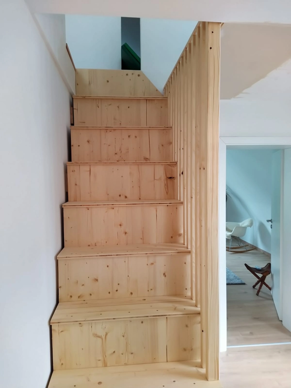 Wetter-Gebäudeschutz, Terrassenbau, Sanierungen, Außenanlagen, Gartengestaltung, Rückbau & Neugestaltung, Zaunbau Lärche, Einbauschrank, Hochbett, Handlauf, Dachsanierung, Baumspielhaus, Sebastian Kirsch, Handwerk