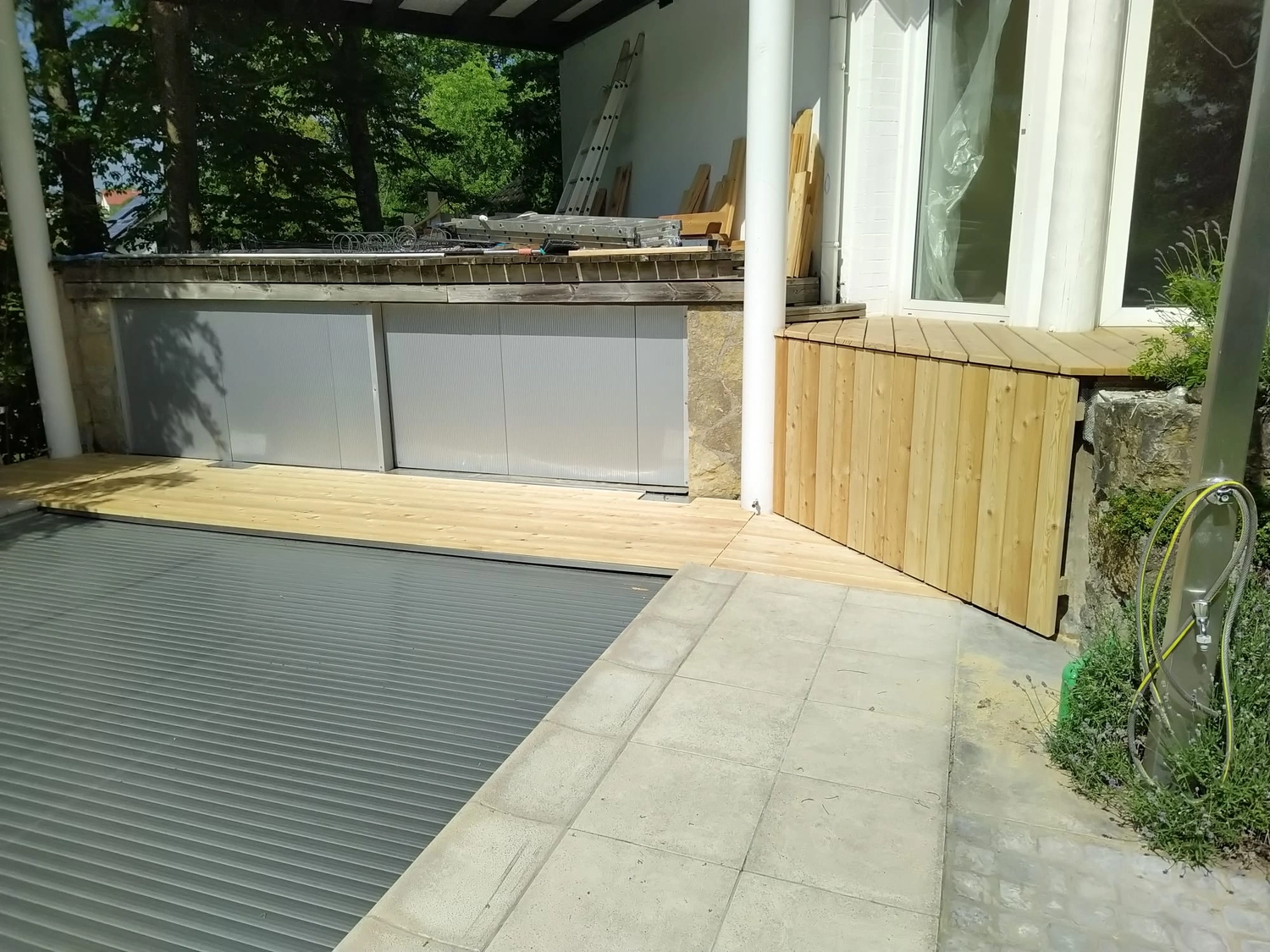 Wetter-Gebäudeschutz, Terrassenbau, Sanierungen, Außenanlagen, Gartengestaltung, Rückbau & Neugestaltung, Zaunbau Lärche, Einbauschrank, Hochbett, Handlauf, Dachsanierung, Baumspielhaus, Sebastian Kirsch, Handwerk 