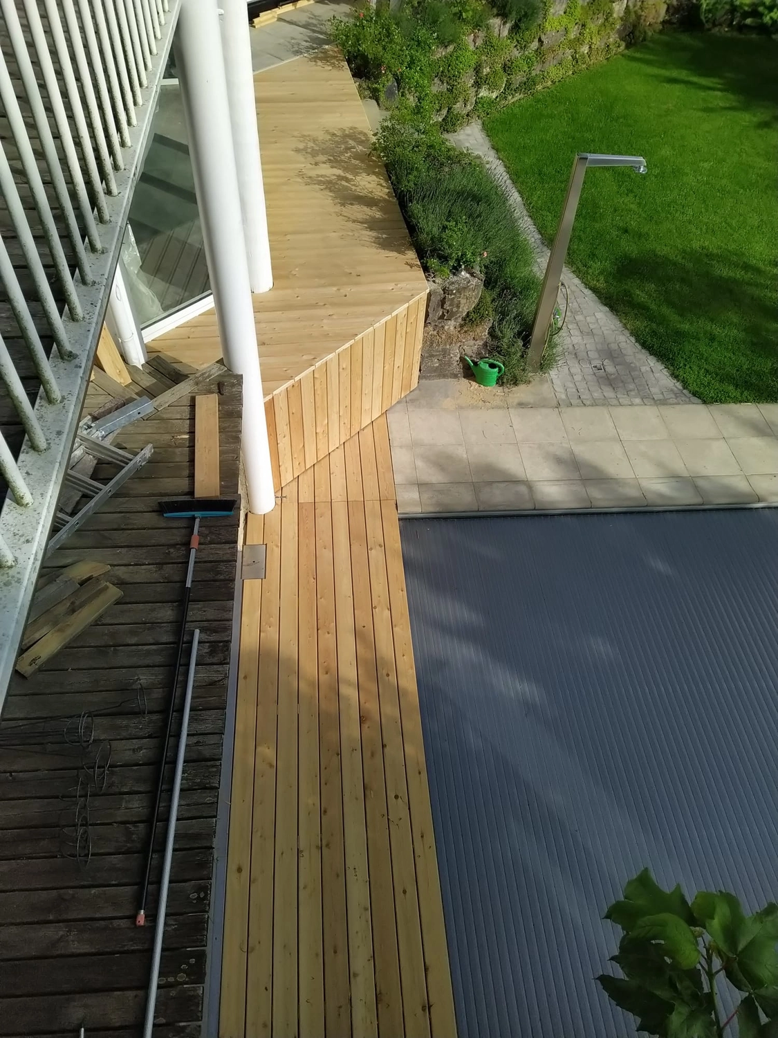 Wetter-Gebäudeschutz, Terrassenbau, Sanierungen, Außenanlagen, Gartengestaltung, Rückbau & Neugestaltung, Zaunbau Lärche, Einbauschrank, Hochbett, Handlauf, Dachsanierung, Baumspielhaus, Sebastian Kirsch, Handwerk 