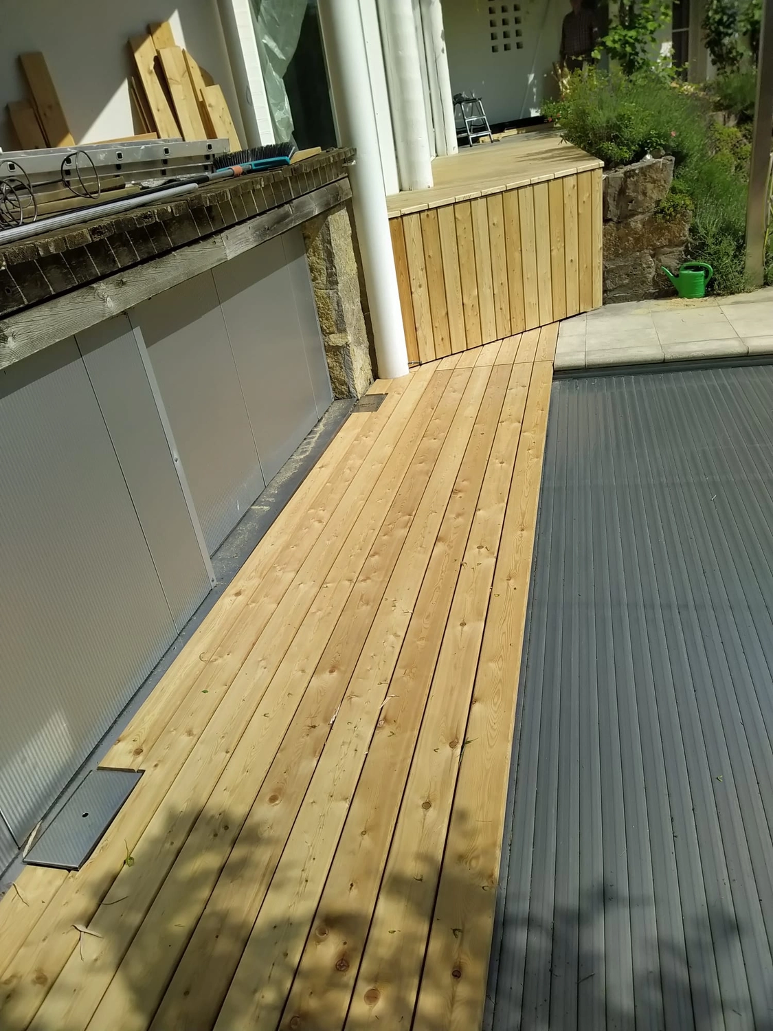 Wetter-Gebäudeschutz, Terrassenbau, Sanierungen, Außenanlagen, Gartengestaltung, Rückbau & Neugestaltung, Zaunbau Lärche, Einbauschrank, Hochbett, Handlauf, Dachsanierung, Baumspielhaus, Sebastian Kirsch, Handwerk 