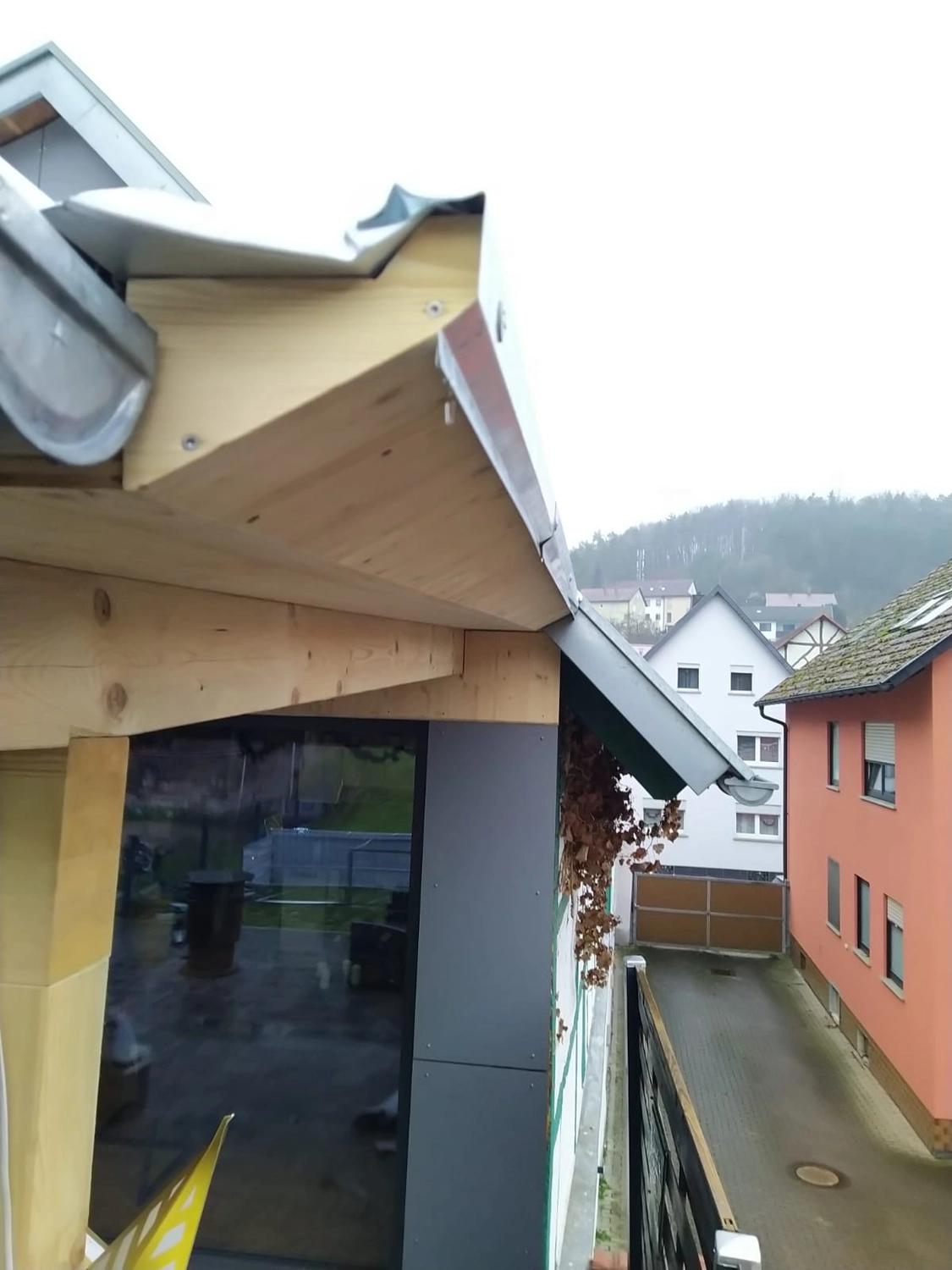 Wetter-Gebäudeschutz - Renovierungsarbeiten - Außenarbeit Terrassenüberdachung