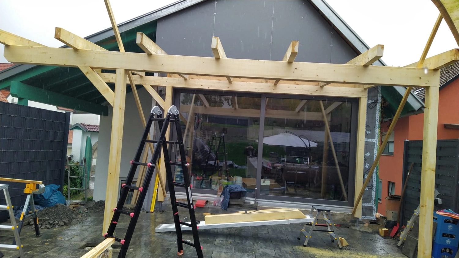 Wetter-Gebäudeschutz, Terrassenbau, Sanierungen, Außenanlagen, Gartengestaltung, Rückbau & Neugestaltung, Zaunbau Lärche, Einbauschrank, Hochbett, Handlauf, Dachsanierung, Baumspielhaus, Sebastian Kirsch, Handwerk 