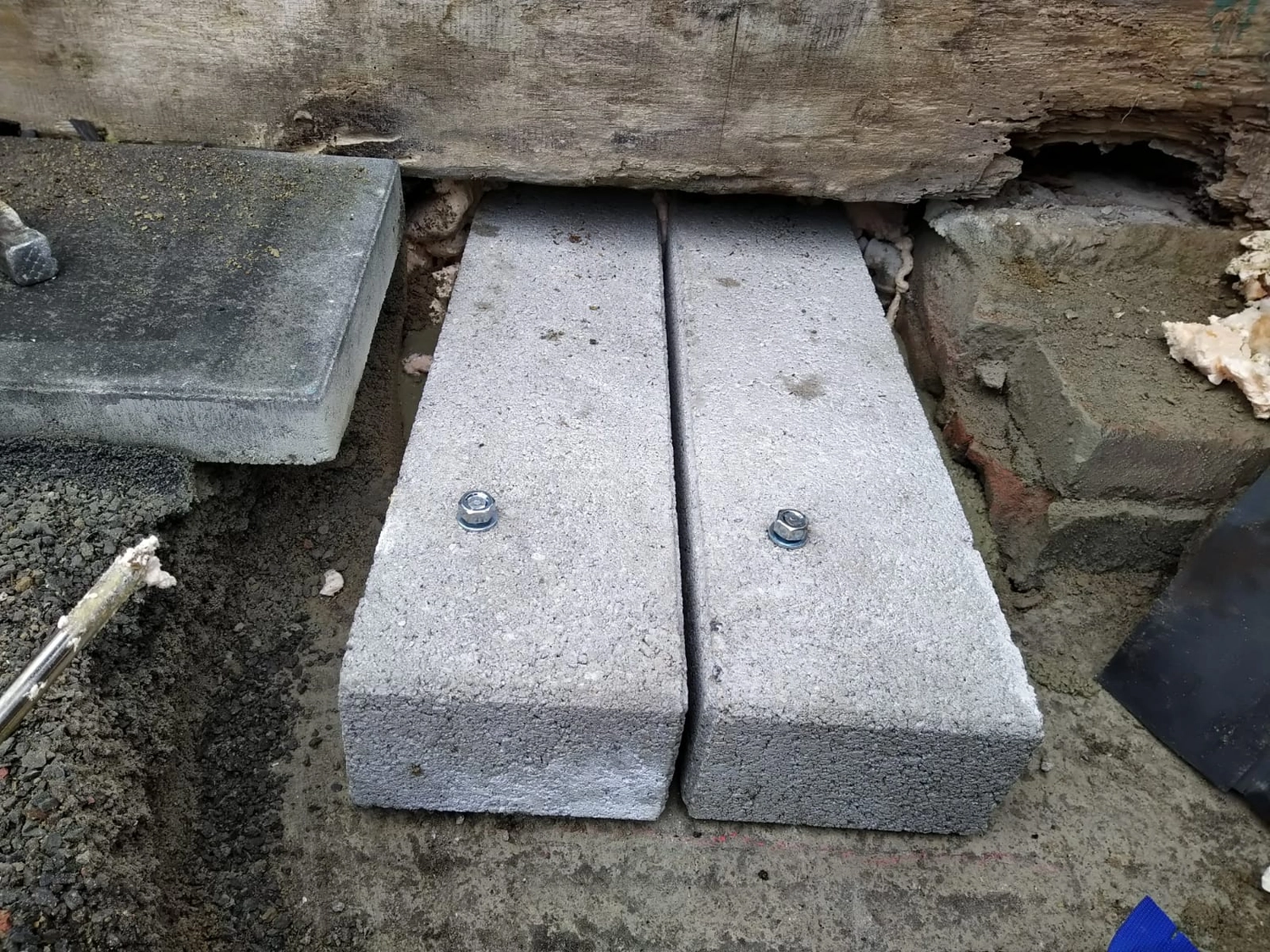 Wetter-Gebäudeschutz, Terrassenbau, Sanierungen, Außenanlagen, Gartengestaltung, Rückbau & Neugestaltung, Zaunbau Lärche, Einbauschrank, Hochbett, Handlauf, Dachsanierung, Baumspielhaus, Sebastian Kirsch, Handwerk 