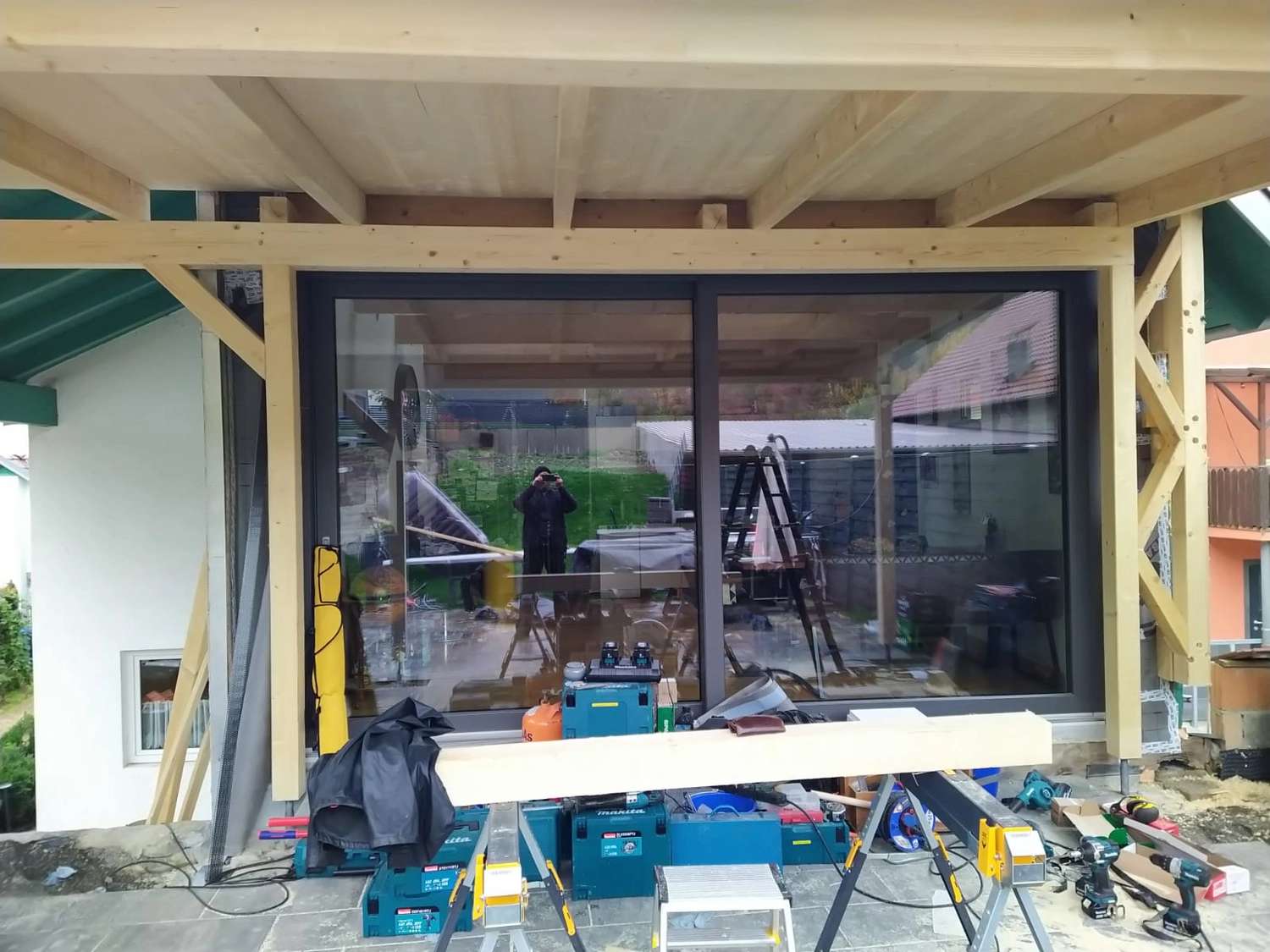 Wetter-Gebäudeschutz, Terrassenbau, Sanierungen, Außenanlagen, Gartengestaltung, Rückbau & Neugestaltung, Zaunbau Lärche, Einbauschrank, Hochbett, Handlauf, Dachsanierung, Baumspielhaus, Sebastian Kirsch, Handwerk 