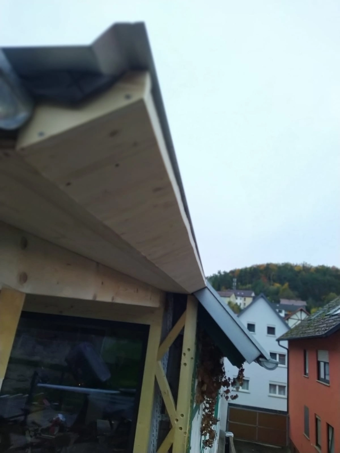 Wetter-Gebäudeschutz, Terrassenbau, Sanierungen, Außenanlagen, Gartengestaltung, Rückbau & Neugestaltung, Zaunbau Lärche, Einbauschrank, Hochbett, Handlauf, Dachsanierung, Baumspielhaus, Sebastian Kirsch, Handwerk 
