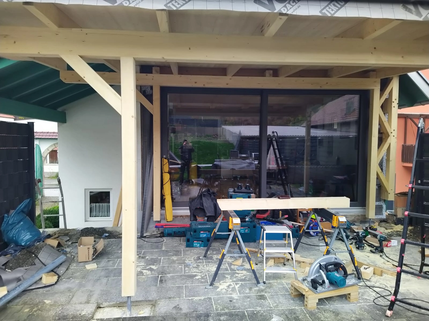 Wetter-Gebäudeschutz, Terrassenbau, Sanierungen, Außenanlagen, Gartengestaltung, Rückbau & Neugestaltung, Zaunbau Lärche, Einbauschrank, Hochbett, Handlauf, Dachsanierung, Baumspielhaus, Sebastian Kirsch, Handwerk 