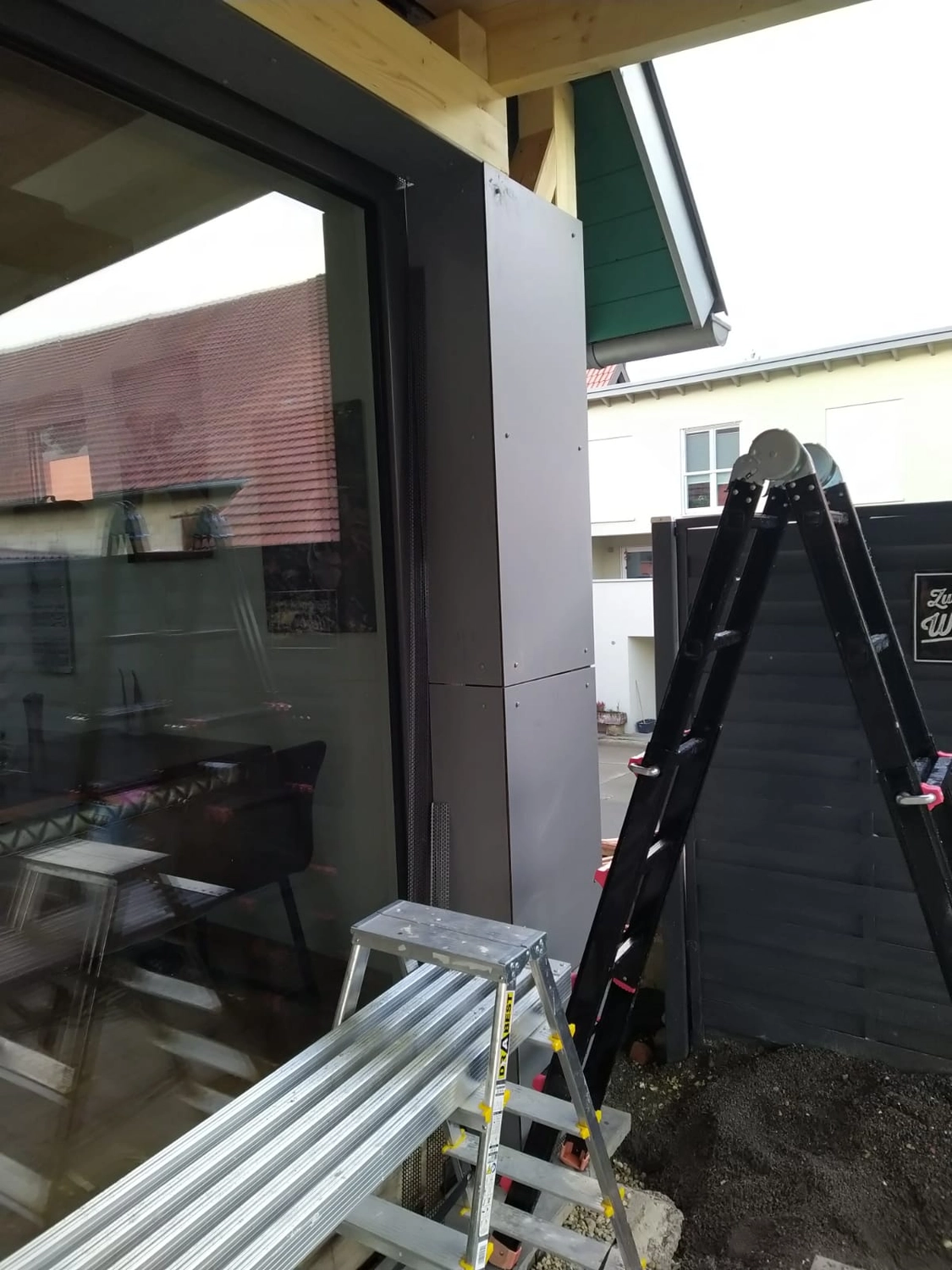 Wetter-Gebäudeschutz, Terrassenbau, Sanierungen, Außenanlagen, Gartengestaltung, Rückbau & Neugestaltung, Zaunbau Lärche, Einbauschrank, Hochbett, Handlauf, Dachsanierung, Baumspielhaus, Sebastian Kirsch, Handwerk 