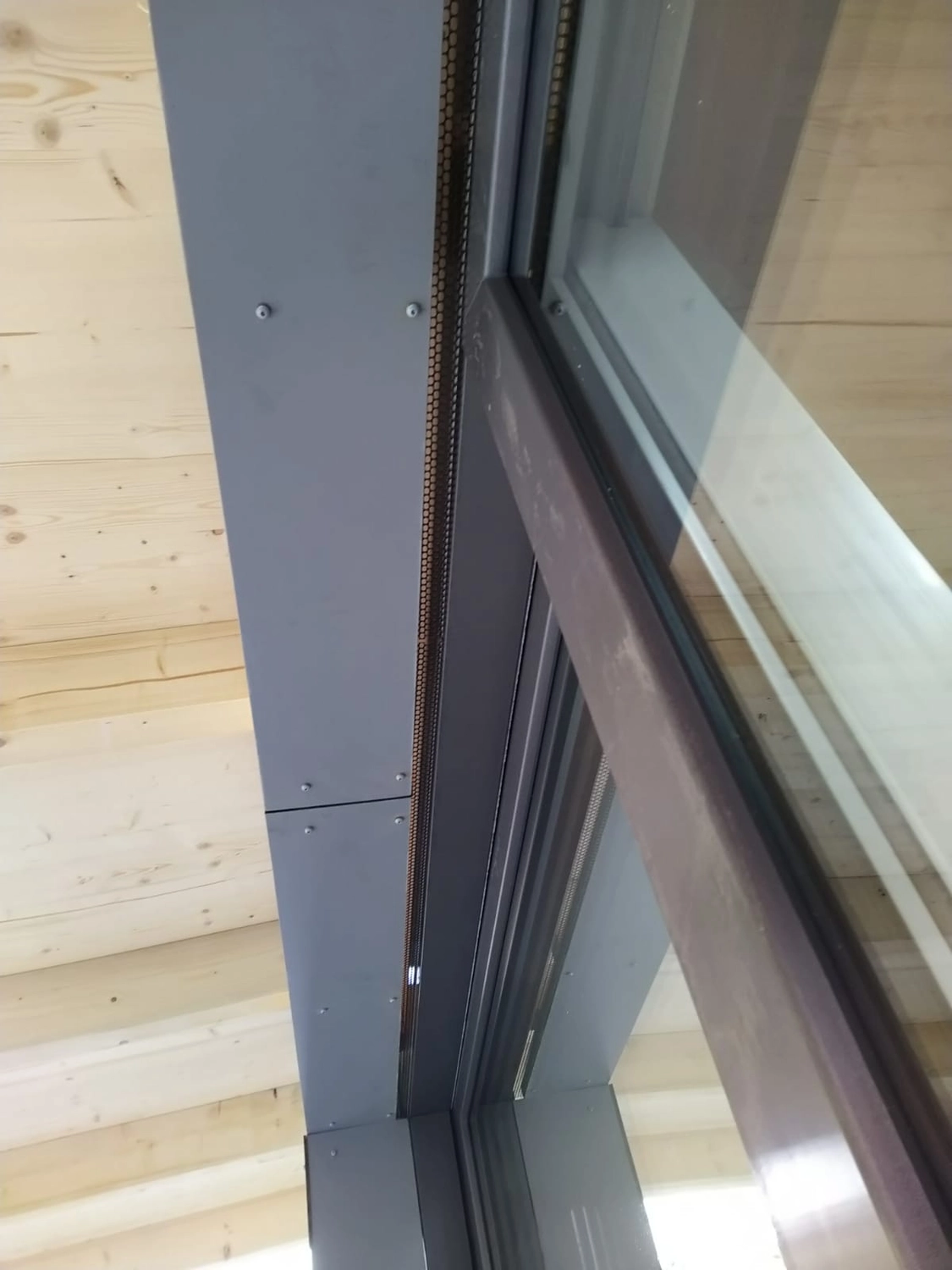 Wetter-Gebäudeschutz, Terrassenbau, Sanierungen, Außenanlagen, Gartengestaltung, Rückbau & Neugestaltung, Zaunbau Lärche, Einbauschrank, Hochbett, Handlauf, Dachsanierung, Baumspielhaus, Sebastian Kirsch, Handwerk 