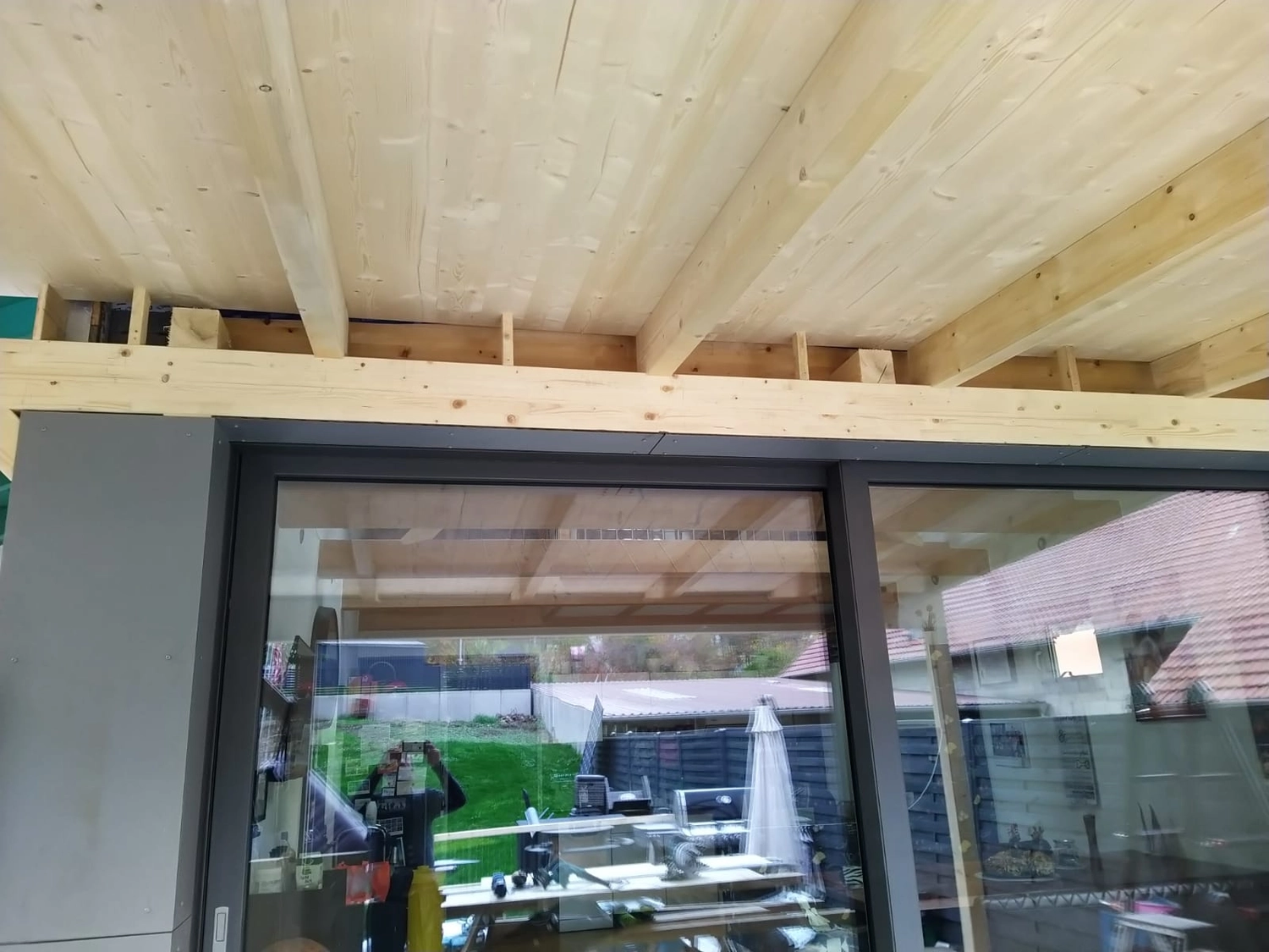 Wetter-Gebäudeschutz, Terrassenbau, Sanierungen, Außenanlagen, Gartengestaltung, Rückbau & Neugestaltung, Zaunbau Lärche, Einbauschrank, Hochbett, Handlauf, Dachsanierung, Baumspielhaus, Sebastian Kirsch, Handwerk 