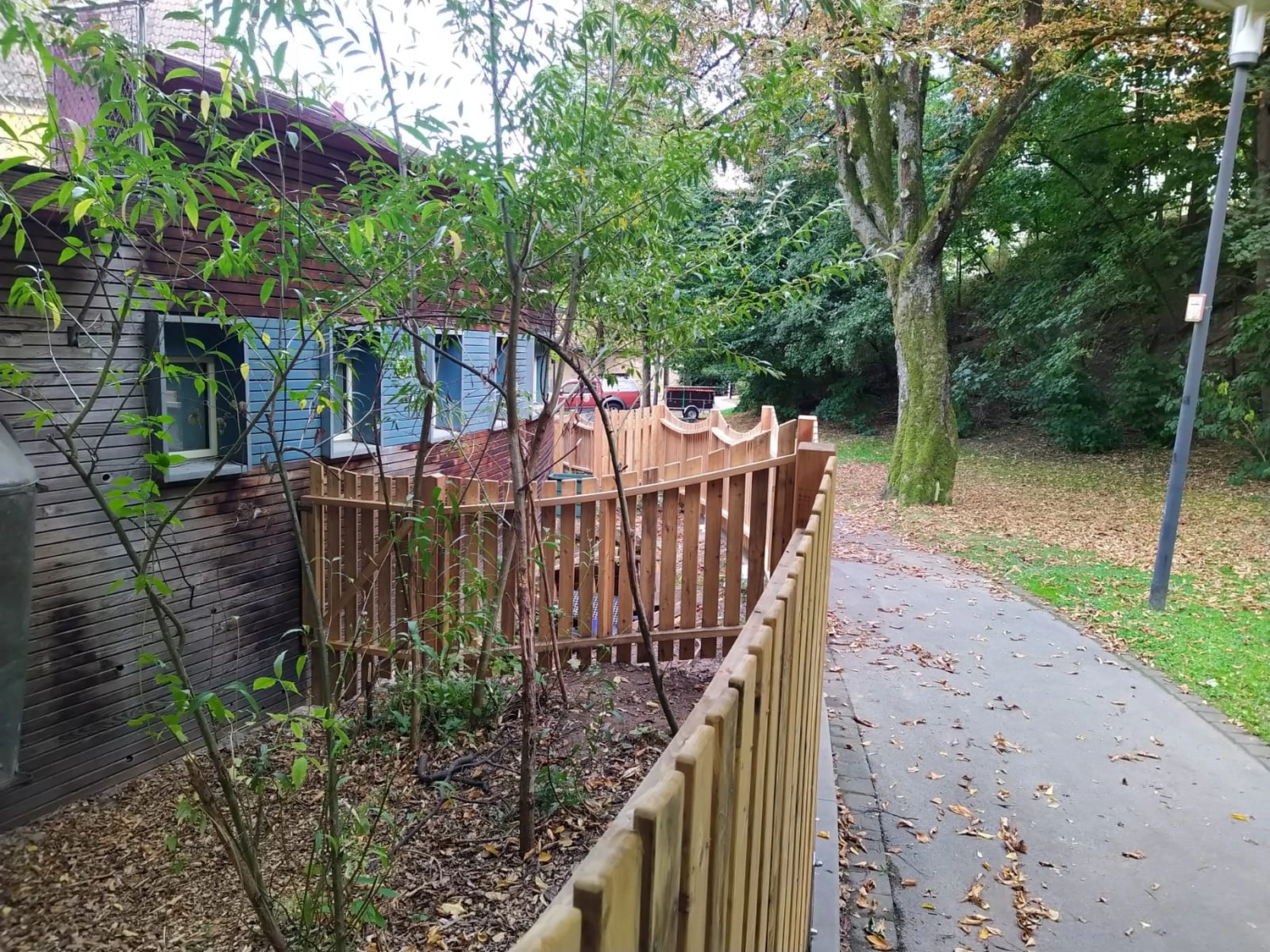 Wetter-Gebäudeschutz, Terrassenbau, Sanierungen, Außenanlagen, Gartengestaltung, Rückbau & Neugestaltung, Zaunbau Lärche, Einbauschrank, Hochbett, Handlauf, Dachsanierung, Baumspielhaus, Sebastian Kirsch, Handwerk 