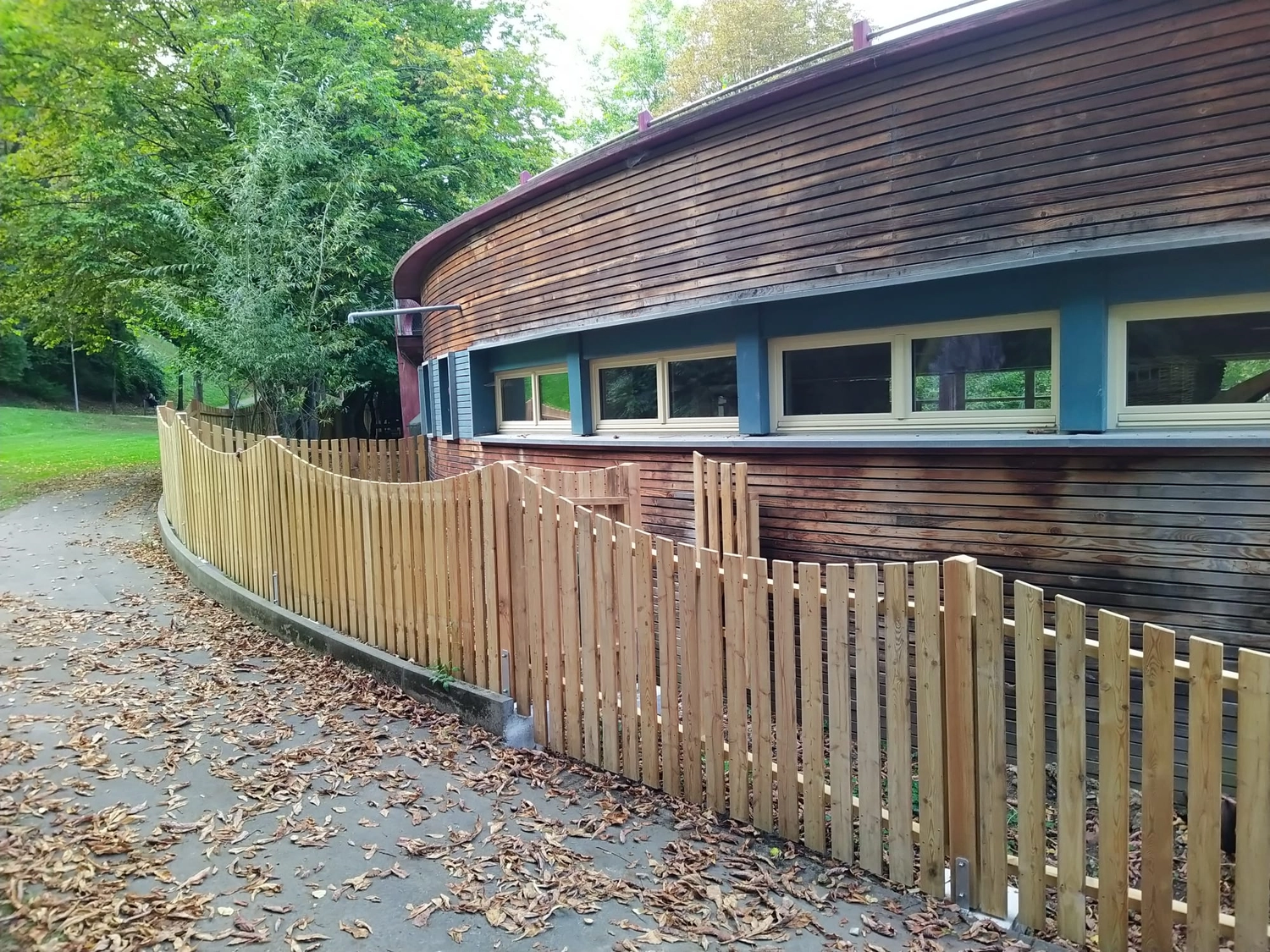 Wetter-Gebäudeschutz, Terrassenbau, Sanierungen, Außenanlagen, Gartengestaltung, Rückbau & Neugestaltung, Zaunbau Lärche, Einbauschrank, Hochbett, Handlauf, Dachsanierung, Baumspielhaus, Sebastian Kirsch, Handwerk 