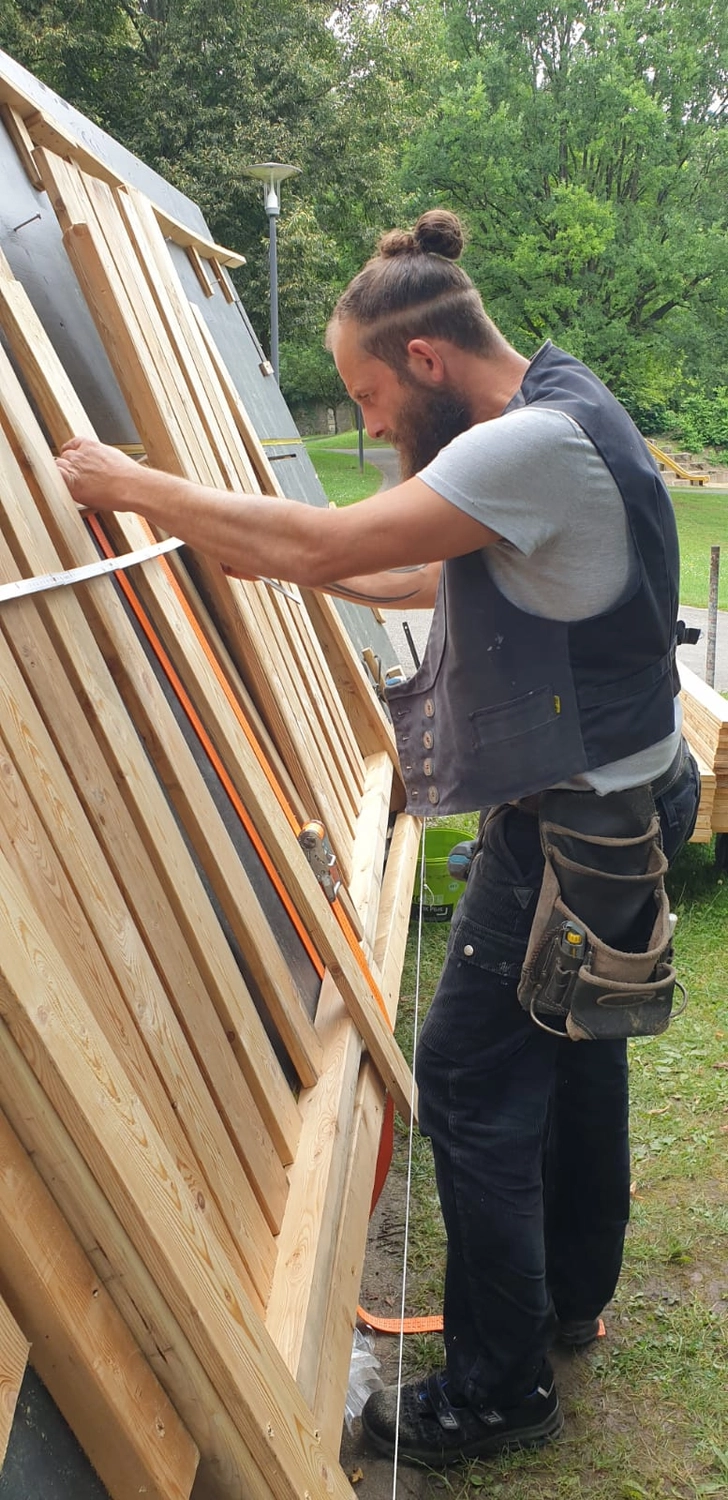 Wetter-Gebäudeschutz, Terrassenbau, Sanierungen, Außenanlagen, Gartengestaltung, Rückbau & Neugestaltung, Zaunbau Lärche, Einbauschrank, Hochbett, Handlauf, Dachsanierung, Baumspielhaus, Sebastian Kirsch, Handwerk 