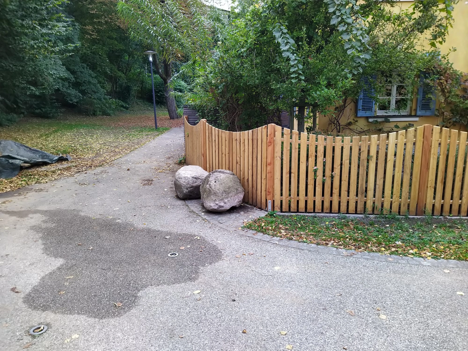 Wetter-Gebäudeschutz - Renovierungsarbeiten - Außenarbeit Zaunbau Lärche