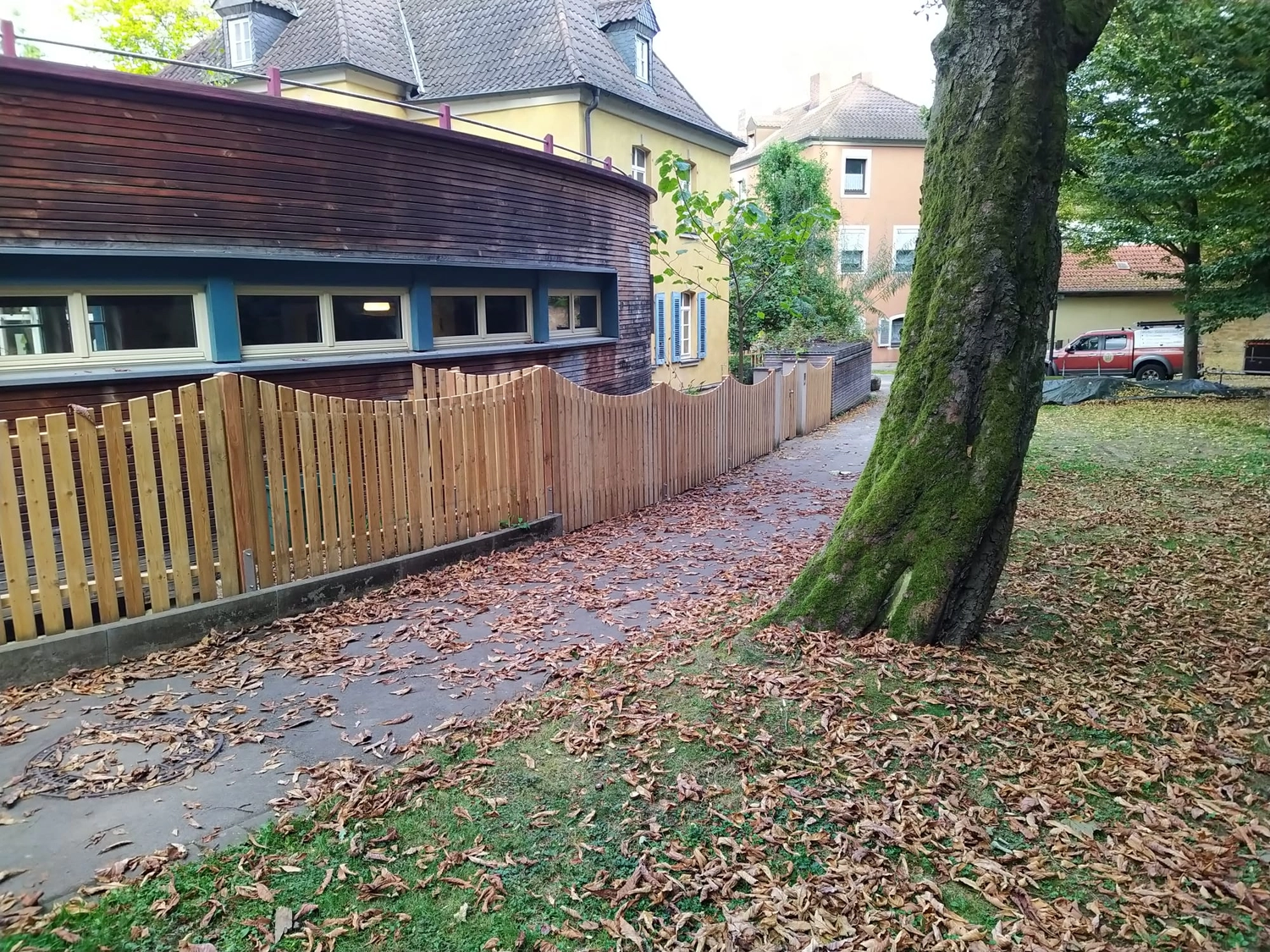 Wetter-Gebäudeschutz, Terrassenbau, Sanierungen, Außenanlagen, Gartengestaltung, Rückbau & Neugestaltung, Zaunbau Lärche, Einbauschrank, Hochbett, Handlauf, Dachsanierung, Baumspielhaus, Sebastian Kirsch, Handwerk 