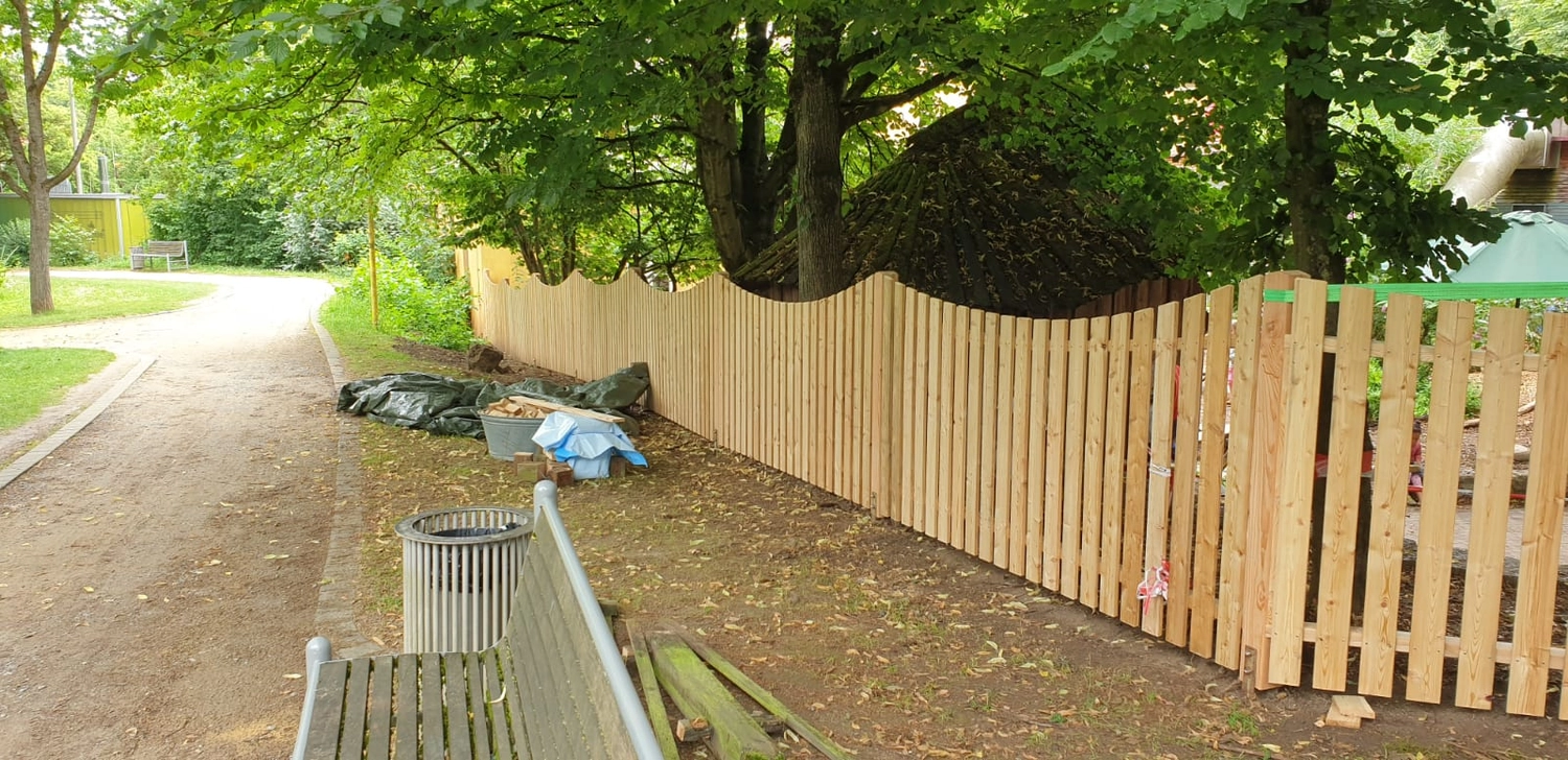 Wetter-Gebäudeschutz, Terrassenbau, Sanierungen, Außenanlagen, Gartengestaltung, Rückbau & Neugestaltung, Zaunbau Lärche, Einbauschrank, Hochbett, Handlauf, Dachsanierung, Baumspielhaus, Sebastian Kirsch, Handwerk 
