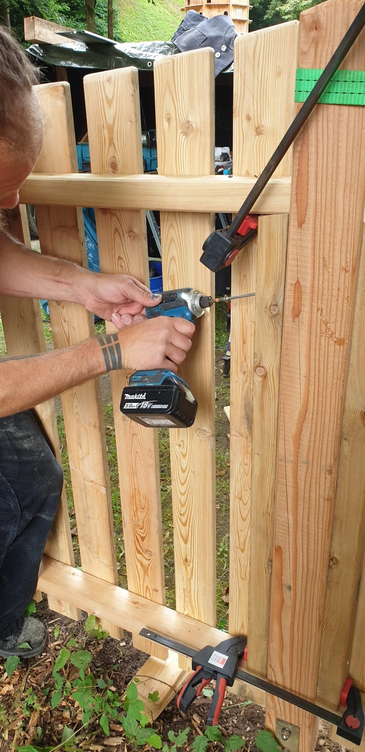 Wetter-Gebäudeschutz, Terrassenbau, Sanierungen, Außenanlagen, Gartengestaltung, Rückbau & Neugestaltung, Zaunbau Lärche, Einbauschrank, Hochbett, Handlauf, Dachsanierung, Baumspielhaus, Sebastian Kirsch, Handwerk 