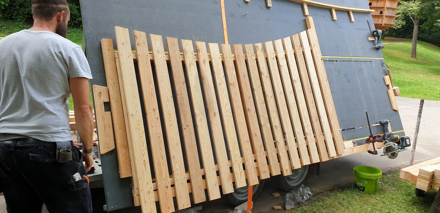 Wetter-Gebäudeschutz, Terrassenbau, Sanierungen, Außenanlagen, Gartengestaltung, Rückbau & Neugestaltung, Zaunbau Lärche, Einbauschrank, Hochbett, Handlauf, Dachsanierung, Baumspielhaus, Sebastian Kirsch, Handwerk 