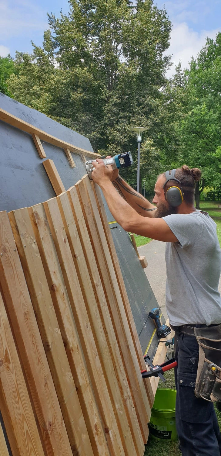 Wetter-Gebäudeschutz, Terrassenbau, Sanierungen, Außenanlagen, Gartengestaltung, Rückbau & Neugestaltung, Zaunbau Lärche, Einbauschrank, Hochbett, Handlauf, Dachsanierung, Baumspielhaus, Sebastian Kirsch, Handwerk 