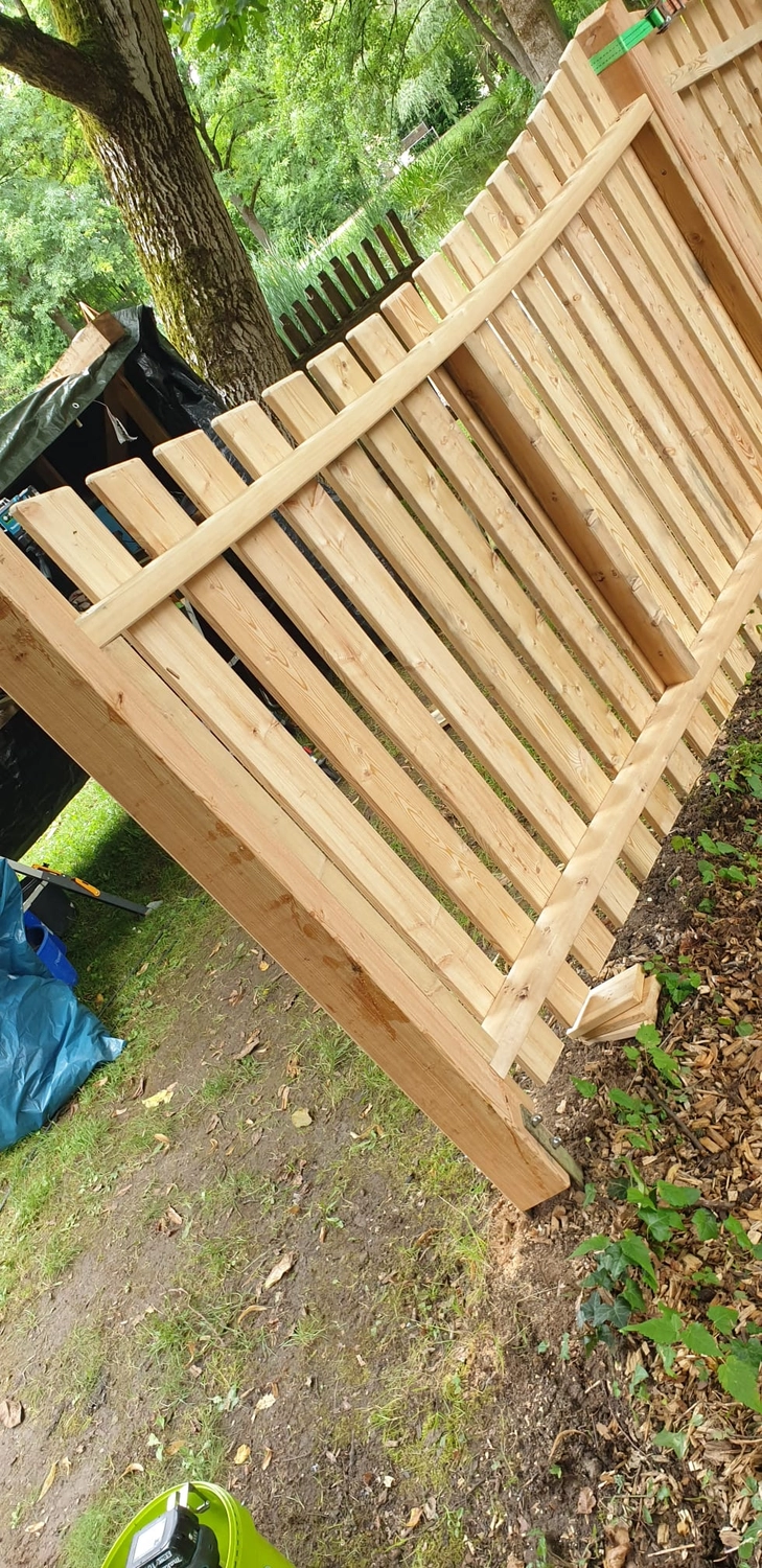 Wetter-Gebäudeschutz, Terrassenbau, Sanierungen, Außenanlagen, Gartengestaltung, Rückbau & Neugestaltung, Zaunbau Lärche, Einbauschrank, Hochbett, Handlauf, Dachsanierung, Baumspielhaus, Sebastian Kirsch, Handwerk 