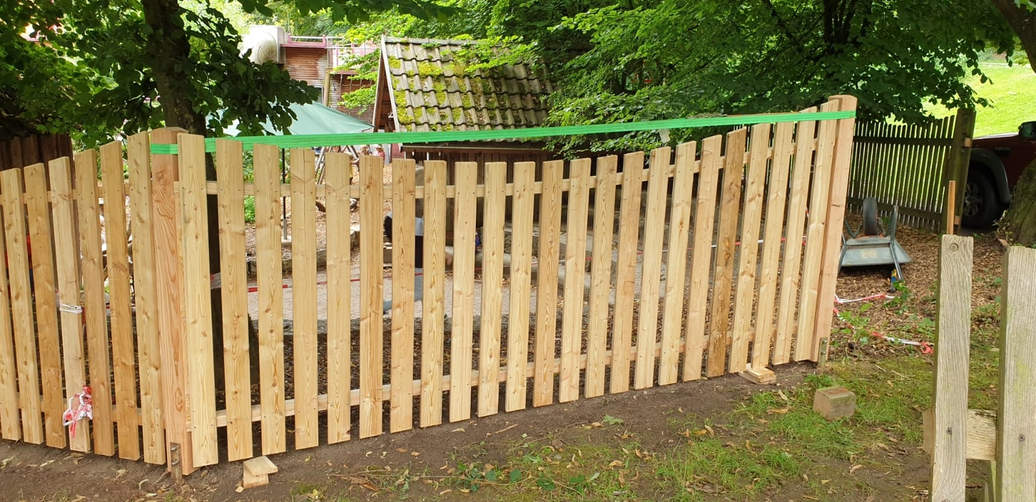 Wetter-Gebäudeschutz, Terrassenbau, Sanierungen, Außenanlagen, Gartengestaltung, Rückbau & Neugestaltung, Zaunbau Lärche, Einbauschrank, Hochbett, Handlauf, Dachsanierung, Baumspielhaus, Sebastian Kirsch, Handwerk 