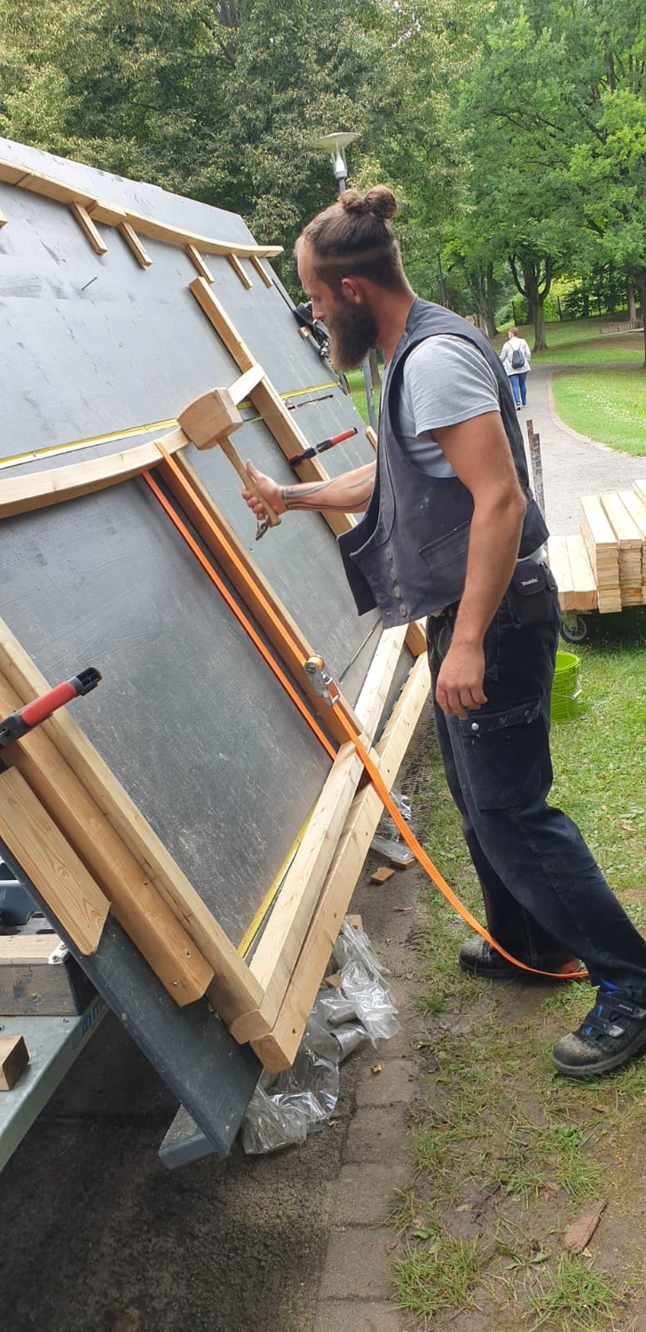 Wetter-Gebäudeschutz, Terrassenbau, Sanierungen, Außenanlagen, Gartengestaltung, Rückbau & Neugestaltung, Zaunbau Lärche, Einbauschrank, Hochbett, Handlauf, Dachsanierung, Baumspielhaus, Sebastian Kirsch, Handwerk 