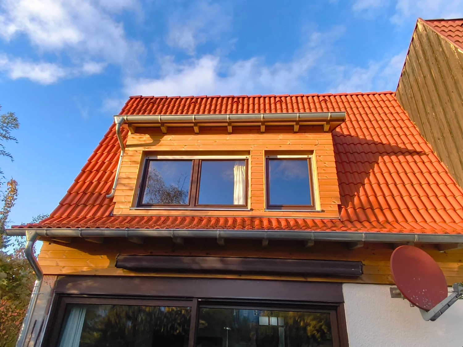 Wetter-Gebäudeschutz, Terrassenbau, Sanierungen, Außenanlagen, Gartengestaltung, Rückbau & Neugestaltung, Zaunbau Lärche, Einbauschrank, Hochbett, Handlauf, Dachsanierung, Baumspielhaus, Sebastian Kirsch, Handwerk