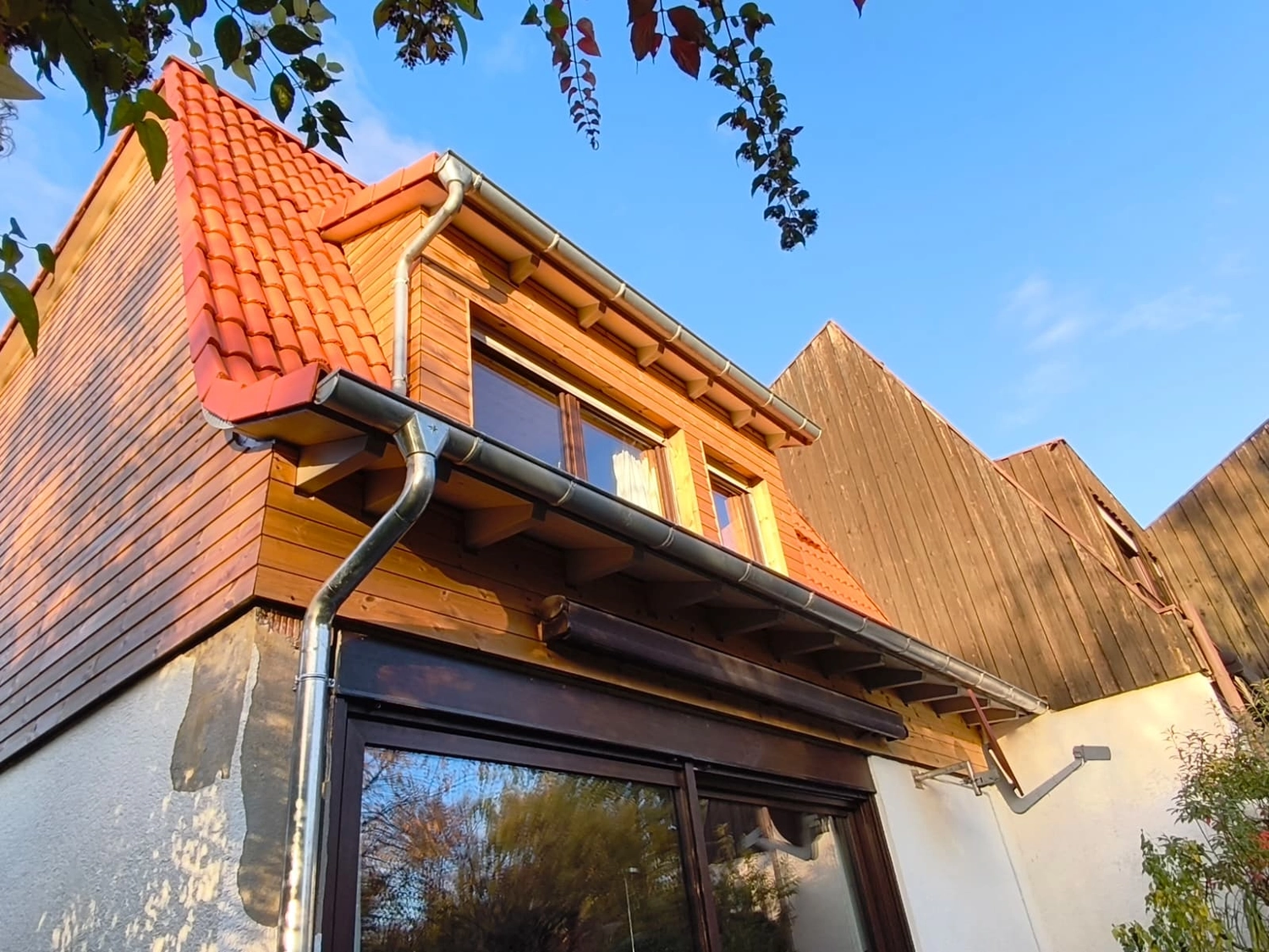 Wetter-Gebäudeschutz, Terrassenbau, Sanierungen, Außenanlagen, Gartengestaltung, Rückbau & Neugestaltung, Zaunbau Lärche, Einbauschrank, Hochbett, Handlauf, Dachsanierung, Baumspielhaus, Sebastian Kirsch, Handwerk