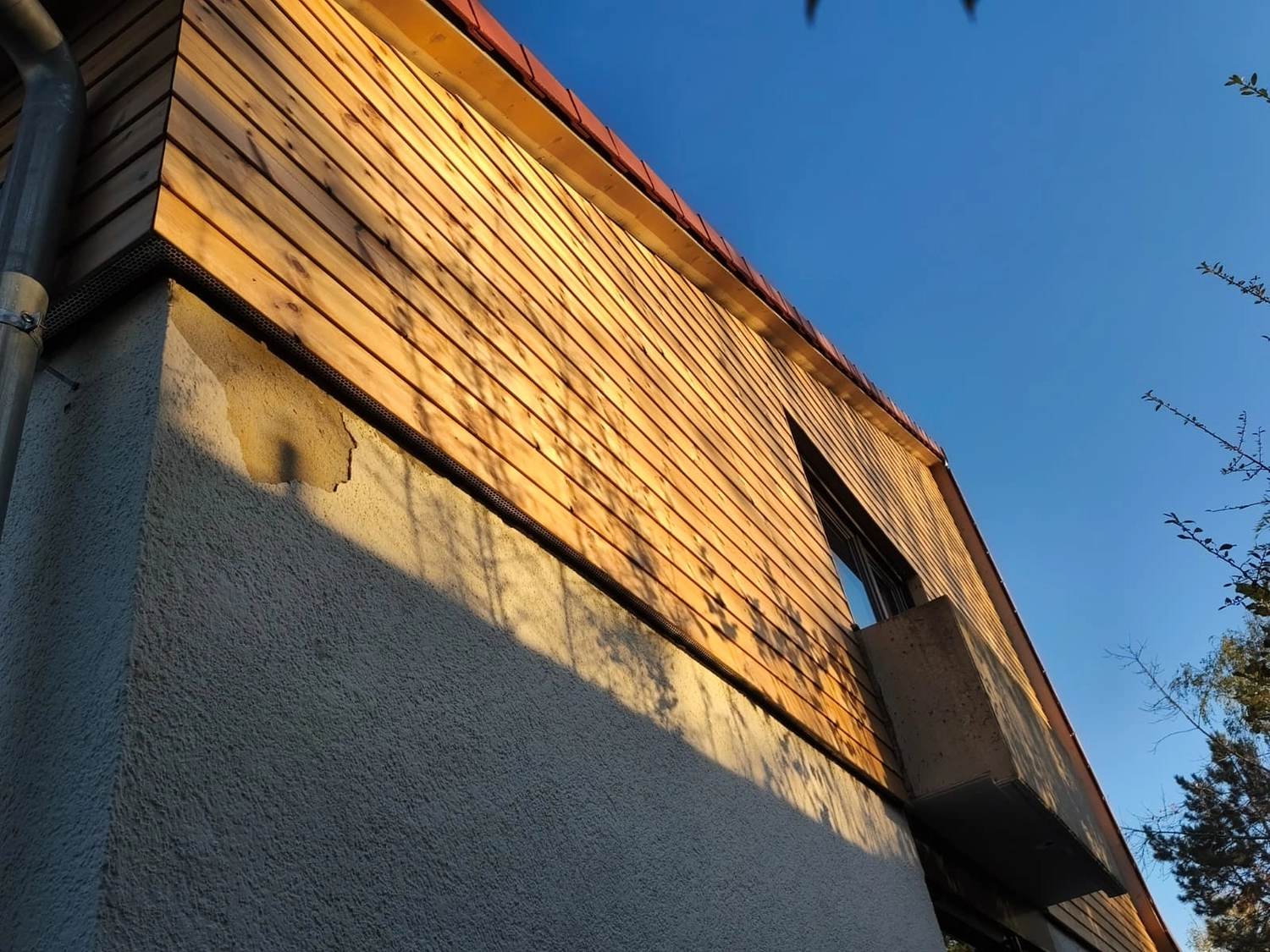 Wetter-Gebäudeschutz, Terrassenbau, Sanierungen, Außenanlagen, Gartengestaltung, Rückbau & Neugestaltung, Zaunbau Lärche, Einbauschrank, Hochbett, Handlauf, Dachsanierung, Baumspielhaus, Sebastian Kirsch, Handwerk