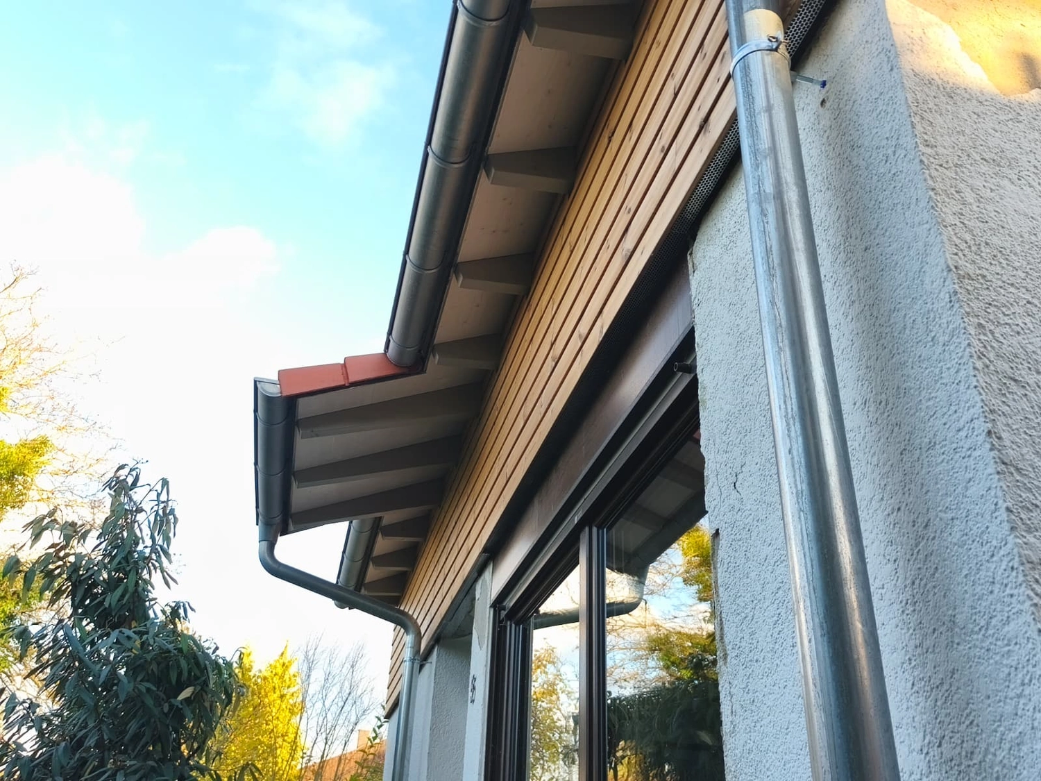 Wetter-Gebäudeschutz, Terrassenbau, Sanierungen, Außenanlagen, Gartengestaltung, Rückbau & Neugestaltung, Zaunbau Lärche, Einbauschrank, Hochbett, Handlauf, Dachsanierung, Baumspielhaus, Sebastian Kirsch, Handwerk