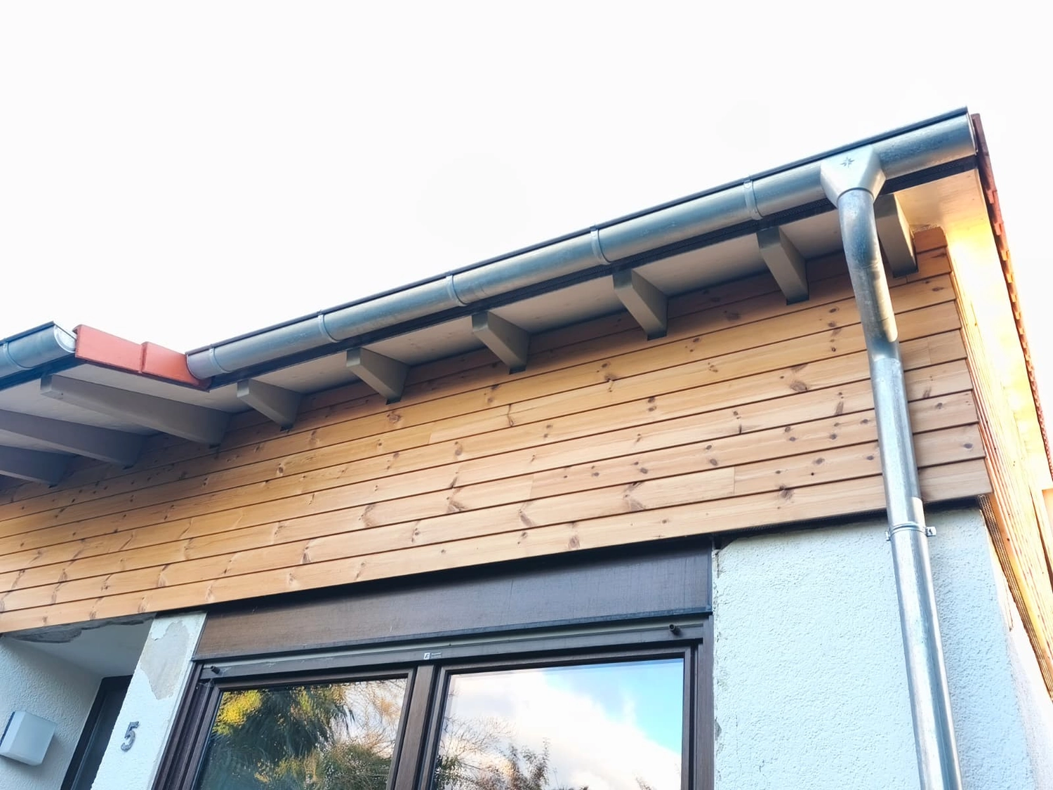 Wetter-Gebäudeschutz, Terrassenbau, Sanierungen, Außenanlagen, Gartengestaltung, Rückbau & Neugestaltung, Zaunbau Lärche, Einbauschrank, Hochbett, Handlauf, Dachsanierung, Baumspielhaus, Sebastian Kirsch, Handwerk