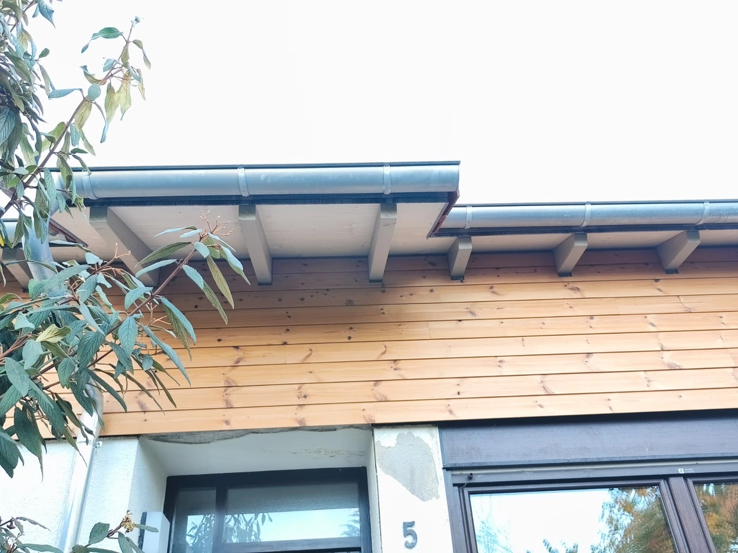 Wetter-Gebäudeschutz, Terrassenbau, Sanierungen, Außenanlagen, Gartengestaltung, Rückbau & Neugestaltung, Zaunbau Lärche, Einbauschrank, Hochbett, Handlauf, Dachsanierung, Baumspielhaus, Sebastian Kirsch, Handwerk