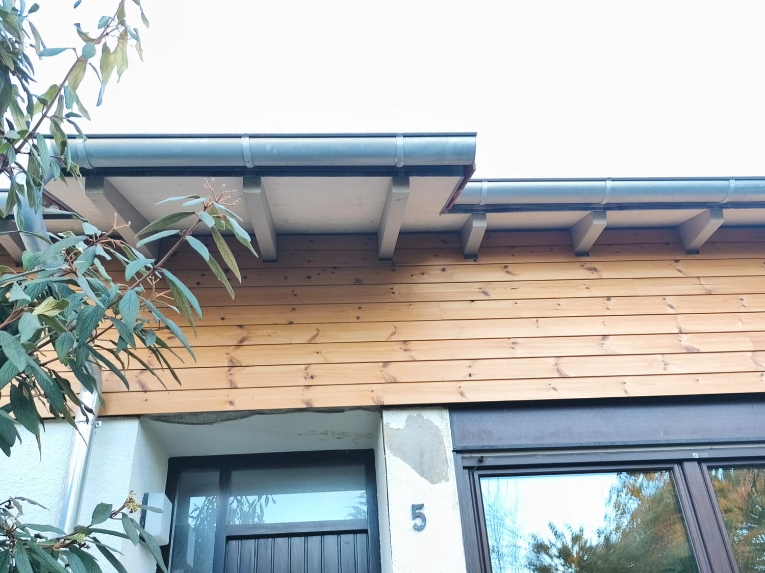 Wetter-Gebäudeschutz, Terrassenbau, Sanierungen, Außenanlagen, Gartengestaltung, Rückbau & Neugestaltung, Zaunbau Lärche, Einbauschrank, Hochbett, Handlauf, Dachsanierung, Baumspielhaus, Sebastian Kirsch, Handwerk