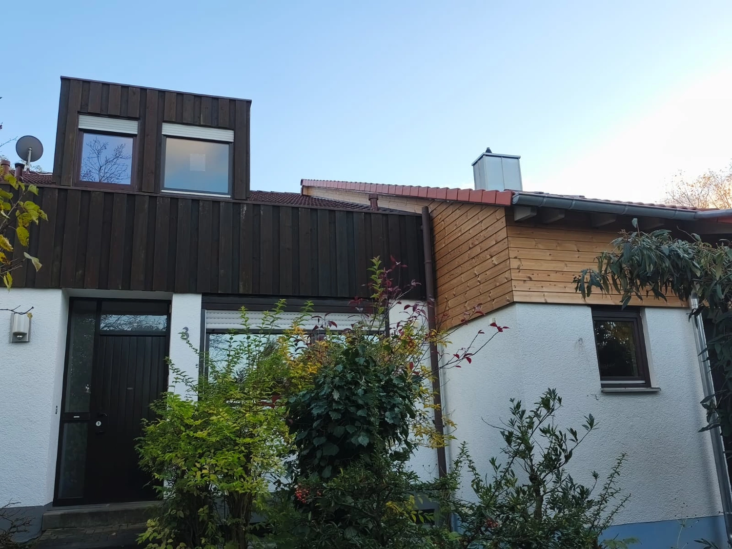 Wetter-Gebäudeschutz, Terrassenbau, Sanierungen, Außenanlagen, Gartengestaltung, Rückbau & Neugestaltung, Zaunbau Lärche, Einbauschrank, Hochbett, Handlauf, Dachsanierung, Baumspielhaus, Sebastian Kirsch, Handwerk