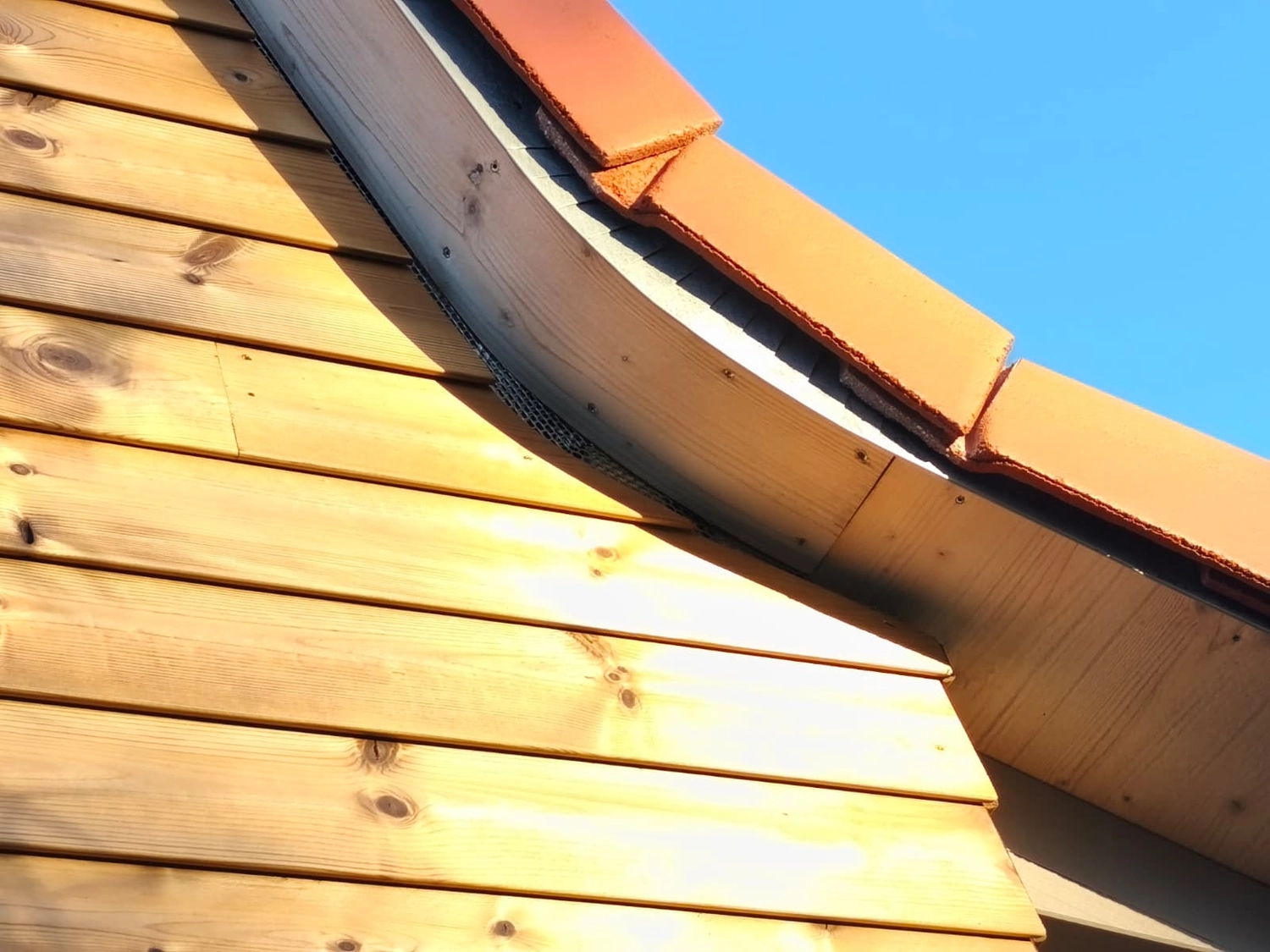 Wetter-Gebäudeschutz, Terrassenbau, Sanierungen, Außenanlagen, Gartengestaltung, Rückbau & Neugestaltung, Zaunbau Lärche, Einbauschrank, Hochbett, Handlauf, Dachsanierung, Baumspielhaus, Sebastian Kirsch, Handwerk