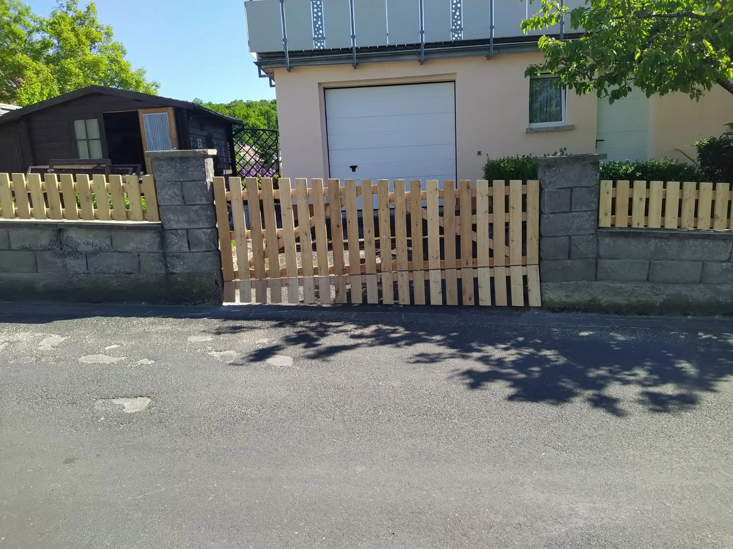 Wetter-Gebäudeschutz, Terrassenbau, Sanierungen, Außenanlagen, Gartengestaltung, Rückbau & Neugestaltung, Zaunbau Lärche, Einbauschrank, Hochbett, Handlauf, Dachsanierung, Baumspielhaus, Sebastian Kirsch, Handwerk 