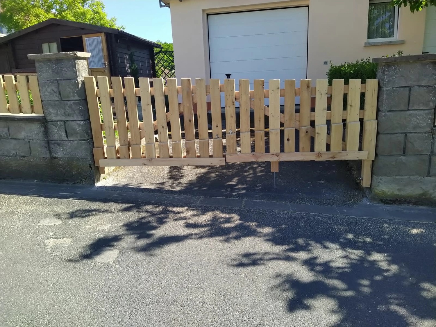 Wetter-Gebäudeschutz, Terrassenbau, Sanierungen, Außenanlagen, Gartengestaltung, Rückbau & Neugestaltung, Zaunbau Lärche, Einbauschrank, Hochbett, Handlauf, Dachsanierung, Baumspielhaus, Sebastian Kirsch, Handwerk 