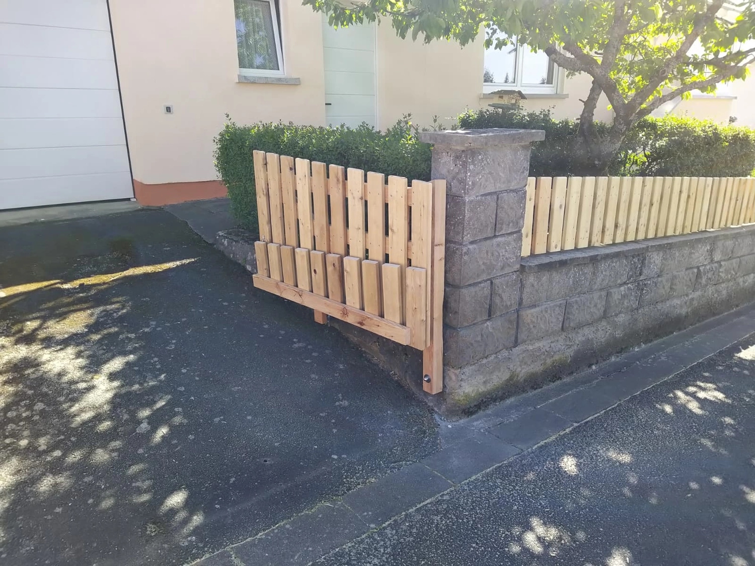 Wetter-Gebäudeschutz, Terrassenbau, Sanierungen, Außenanlagen, Gartengestaltung, Rückbau & Neugestaltung, Zaunbau Lärche, Einbauschrank, Hochbett, Handlauf, Dachsanierung, Baumspielhaus, Sebastian Kirsch, Handwerk 