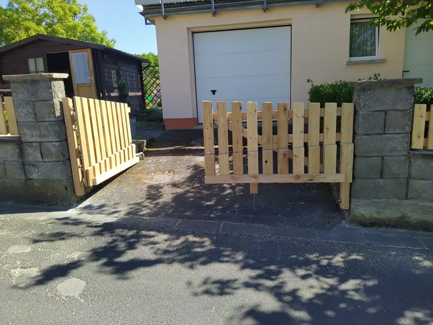 Wetter-Gebäudeschutz, Terrassenbau, Sanierungen, Außenanlagen, Gartengestaltung, Rückbau & Neugestaltung, Zaunbau Lärche, Einbauschrank, Hochbett, Handlauf, Dachsanierung, Baumspielhaus, Sebastian Kirsch, Handwerk 