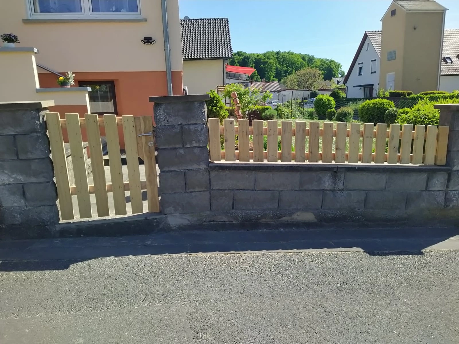 Wetter-Gebäudeschutz, Terrassenbau, Sanierungen, Außenanlagen, Gartengestaltung, Rückbau & Neugestaltung, Zaunbau Lärche, Einbauschrank, Hochbett, Handlauf, Dachsanierung, Baumspielhaus, Sebastian Kirsch, Handwerk 