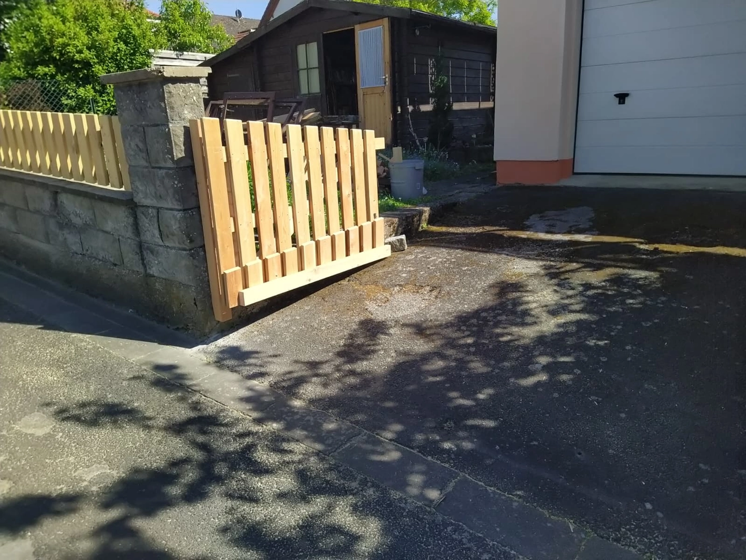 Wetter-Gebäudeschutz, Terrassenbau, Sanierungen, Außenanlagen, Gartengestaltung, Rückbau & Neugestaltung, Zaunbau Lärche, Einbauschrank, Hochbett, Handlauf, Dachsanierung, Baumspielhaus, Sebastian Kirsch, Handwerk 