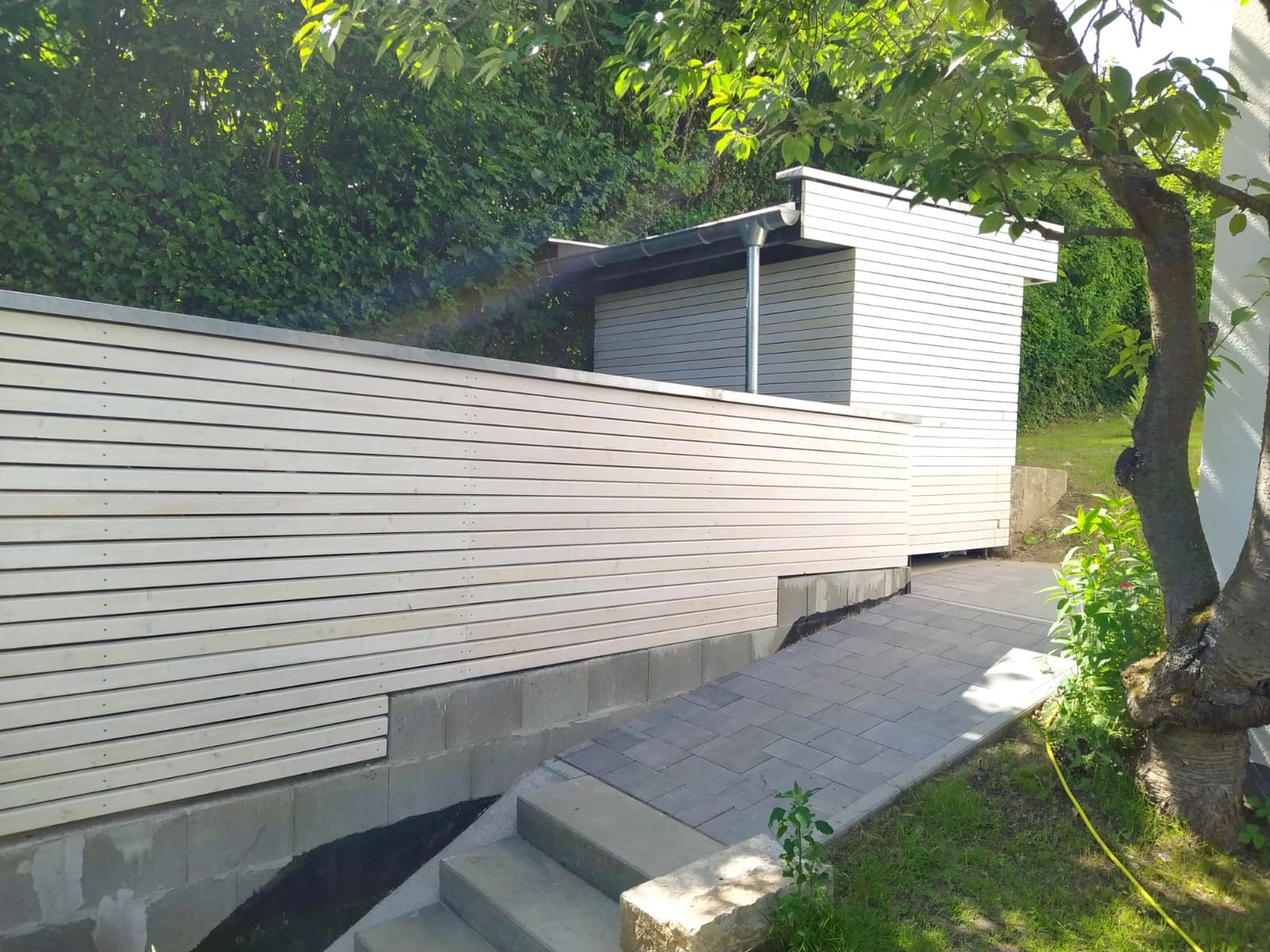 Wetter-Gebäudeschutz, Terrassenbau, Sanierungen, Außenanlagen, Gartengestaltung, Rückbau & Neugestaltung, Zaunbau Lärche, Einbauschrank, Hochbett, Handlauf, Dachsanierung, Baumspielhaus, Sebastian Kirsch, Handwerk 