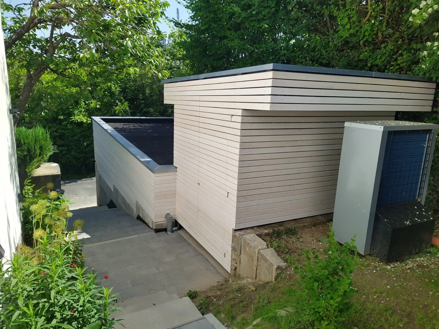 Wetter-Gebäudeschutz, Terrassenbau, Sanierungen, Außenanlagen, Gartengestaltung, Rückbau & Neugestaltung, Zaunbau Lärche, Einbauschrank, Hochbett, Handlauf, Dachsanierung, Baumspielhaus, Sebastian Kirsch, Handwerk 