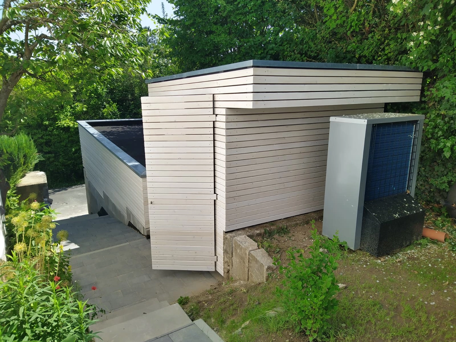 Wetter-Gebäudeschutz, Terrassenbau, Sanierungen, Außenanlagen, Gartengestaltung, Rückbau & Neugestaltung, Zaunbau Lärche, Einbauschrank, Hochbett, Handlauf, Dachsanierung, Baumspielhaus, Sebastian Kirsch, Handwerk 