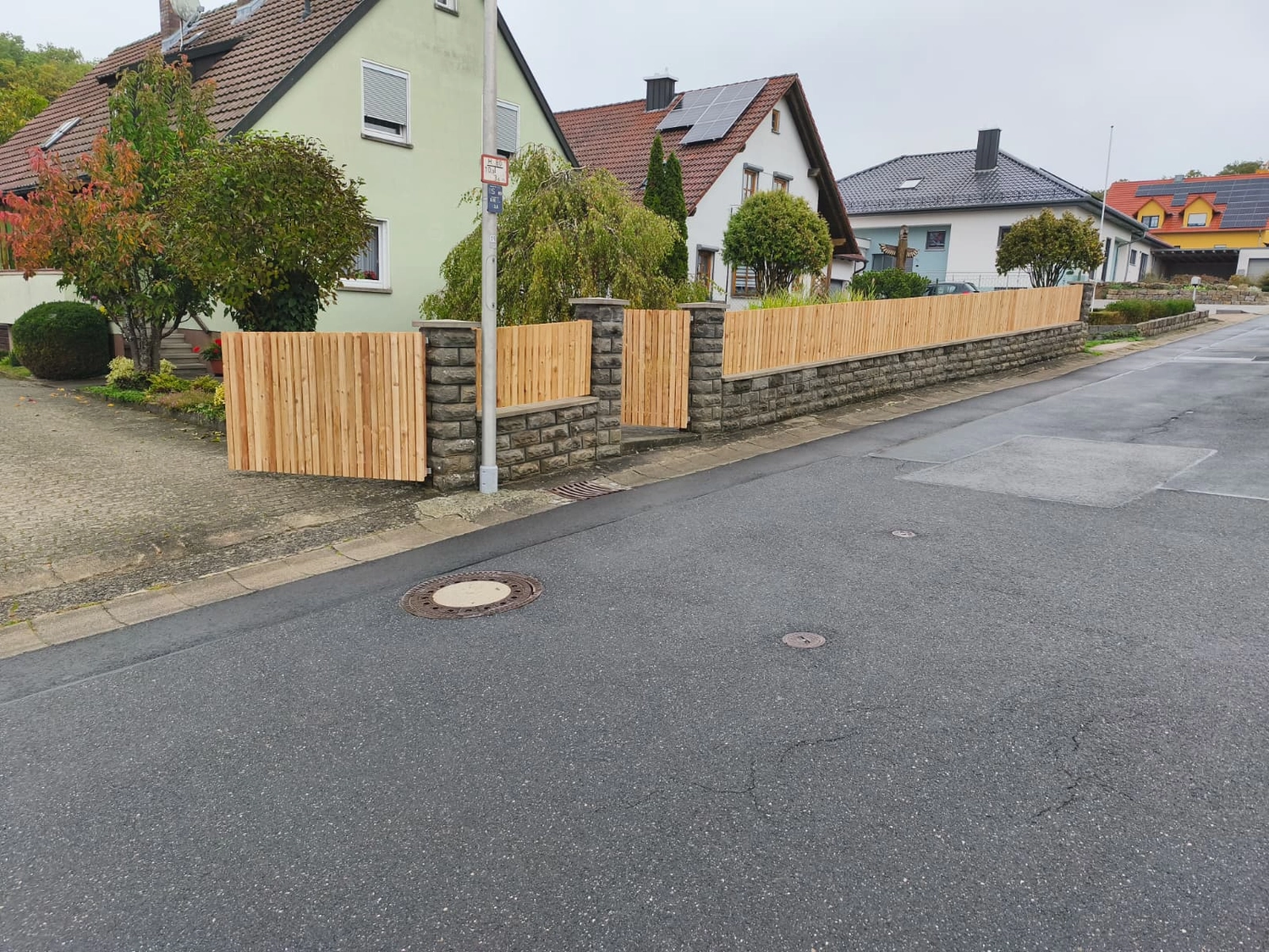 Wetter-Gebäudeschutz, Terrassenbau, Sanierungen, Außenanlagen, Gartengestaltung, Rückbau & Neugestaltung, Zaunbau Lärche, Einbauschrank, Hochbett, Handlauf, Dachsanierung, Baumspielhaus, Sebastian Kirsch, Handwerk 