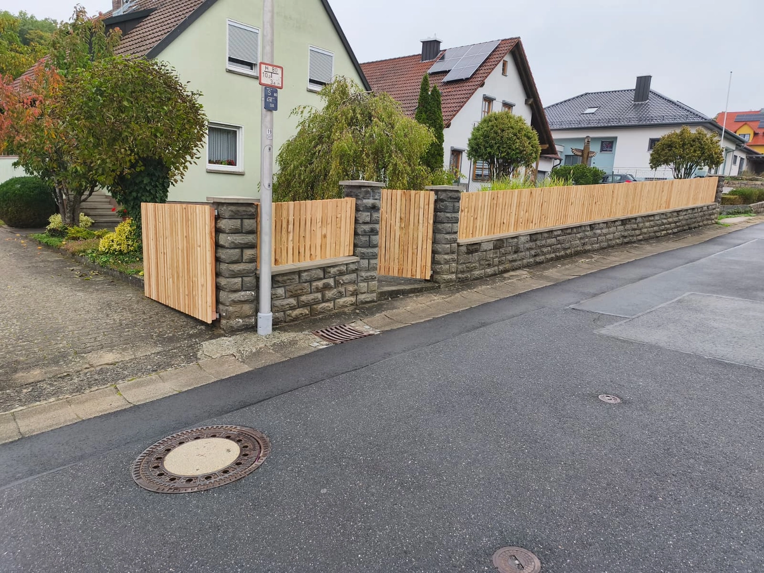 Wetter-Gebäudeschutz, Terrassenbau, Sanierungen, Außenanlagen, Gartengestaltung, Rückbau & Neugestaltung, Zaunbau Lärche, Einbauschrank, Hochbett, Handlauf, Dachsanierung, Baumspielhaus, Sebastian Kirsch, Handwerk 